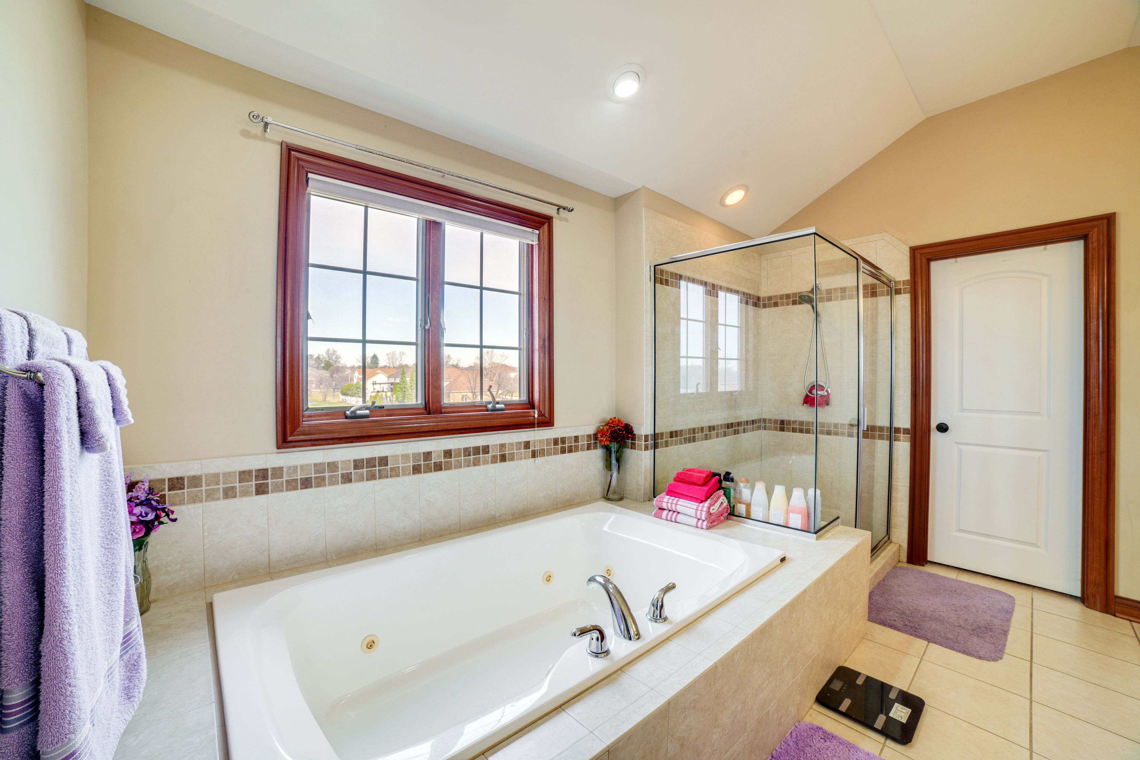 En-Suite Bathroom | 2nd Floor | Jacuzzi Tub