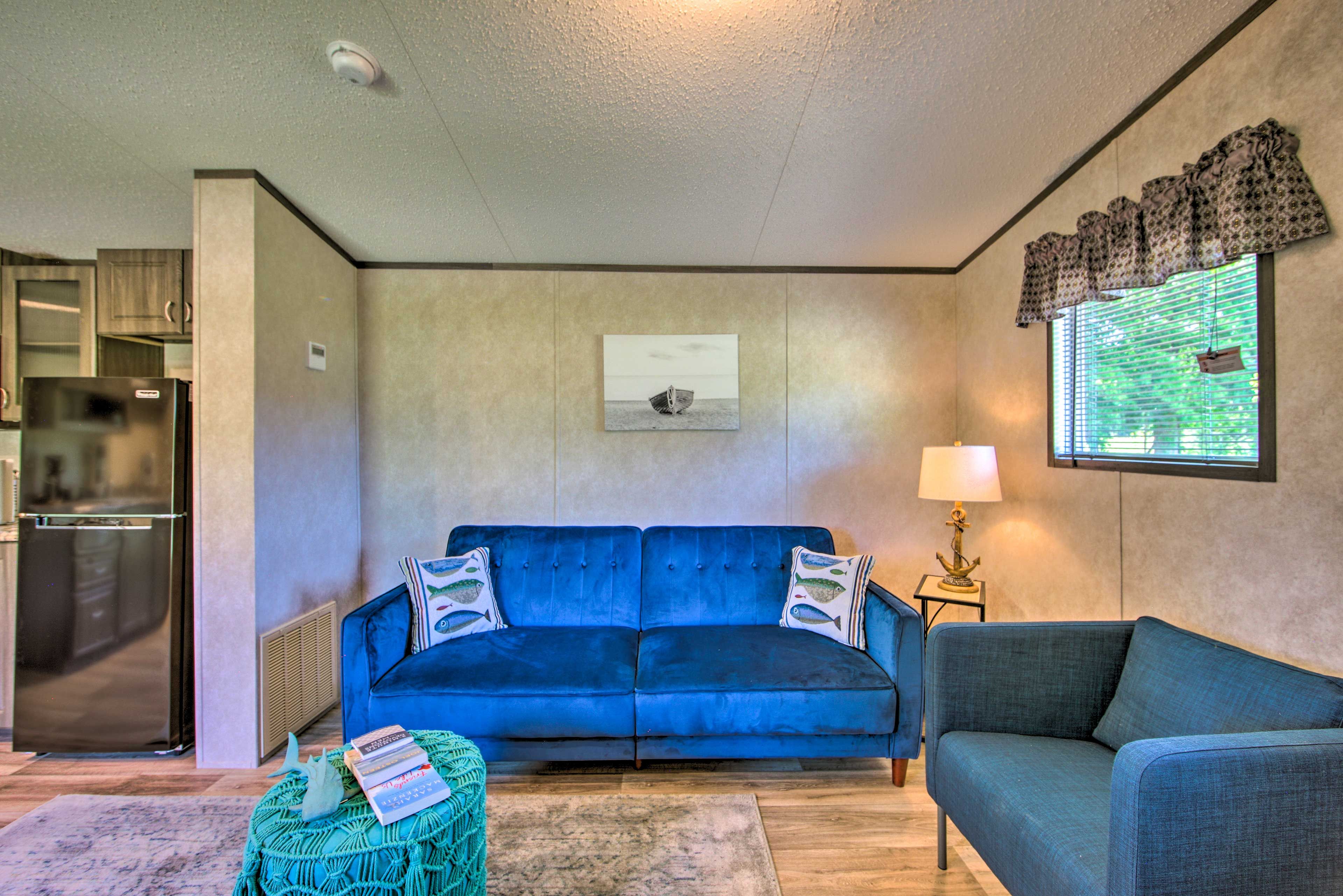 Living Room | Central A/C | Free WiFi