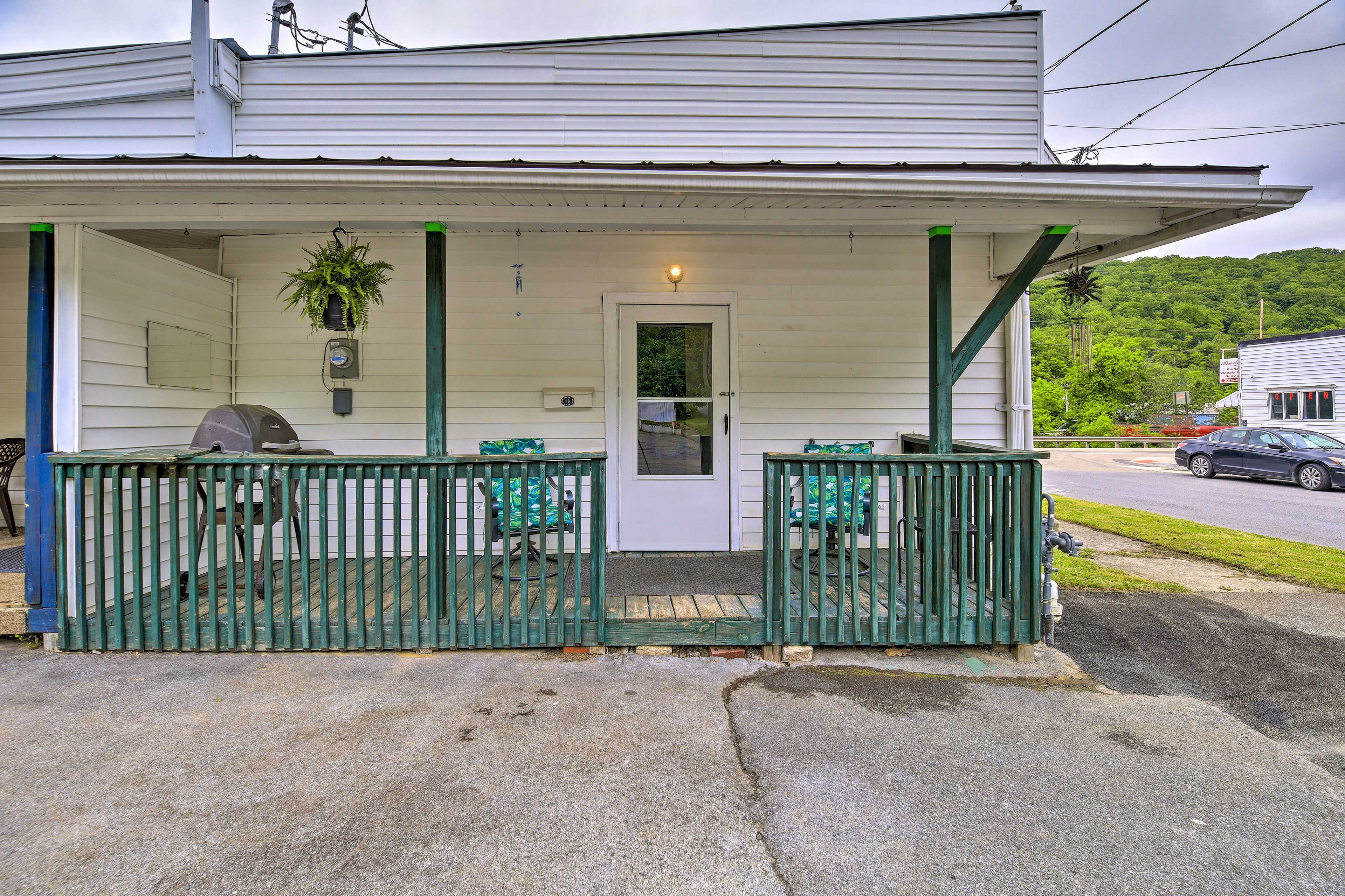 Bluefield Vacation Rental | 2BR | 1BA | Step-Free Access | 900 Sq Ft