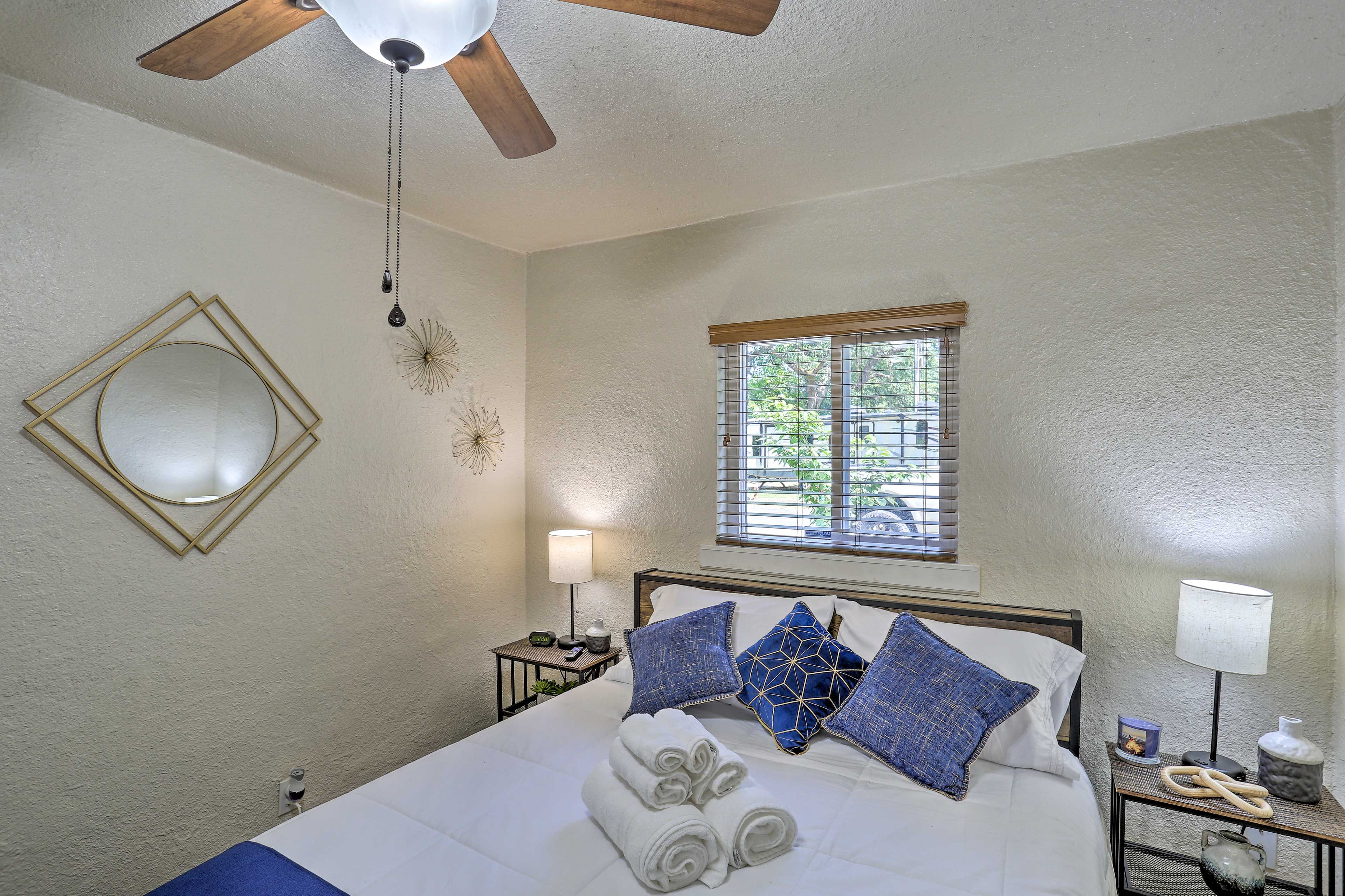 Bedroom 2 | Queen Bed