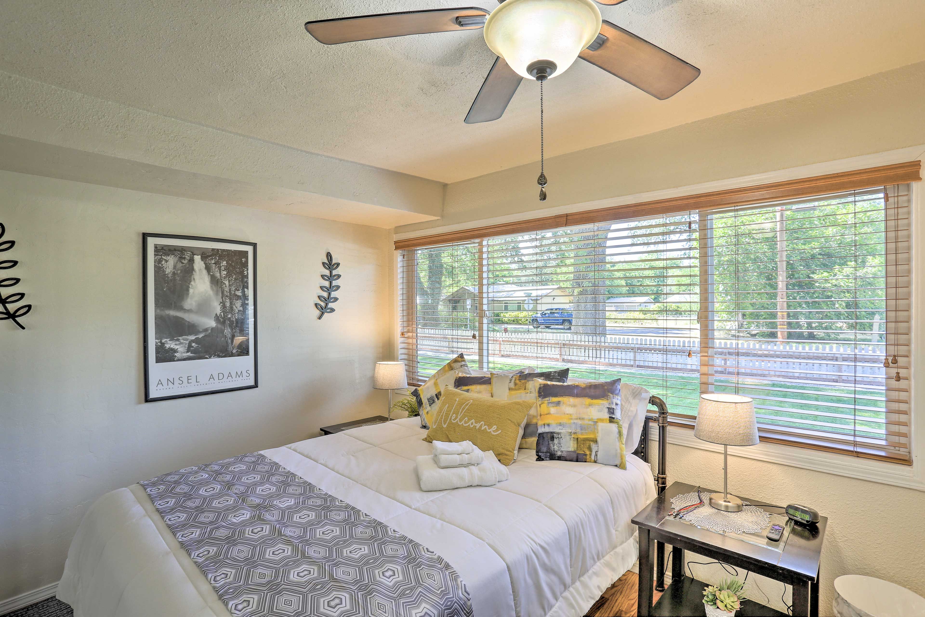 Bedroom 1 | Queen Bed