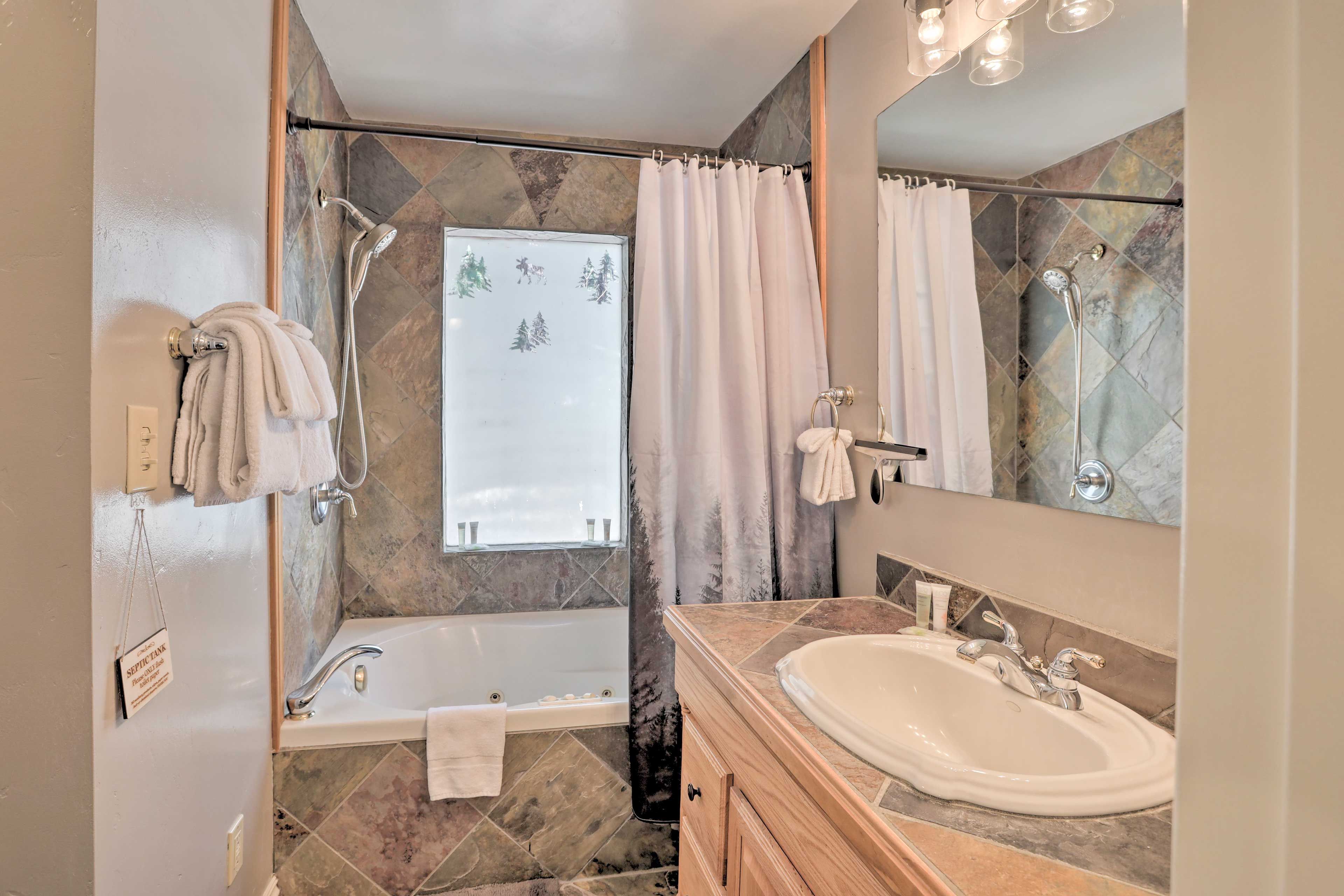 En-Suite Bathroom | Towels Provided