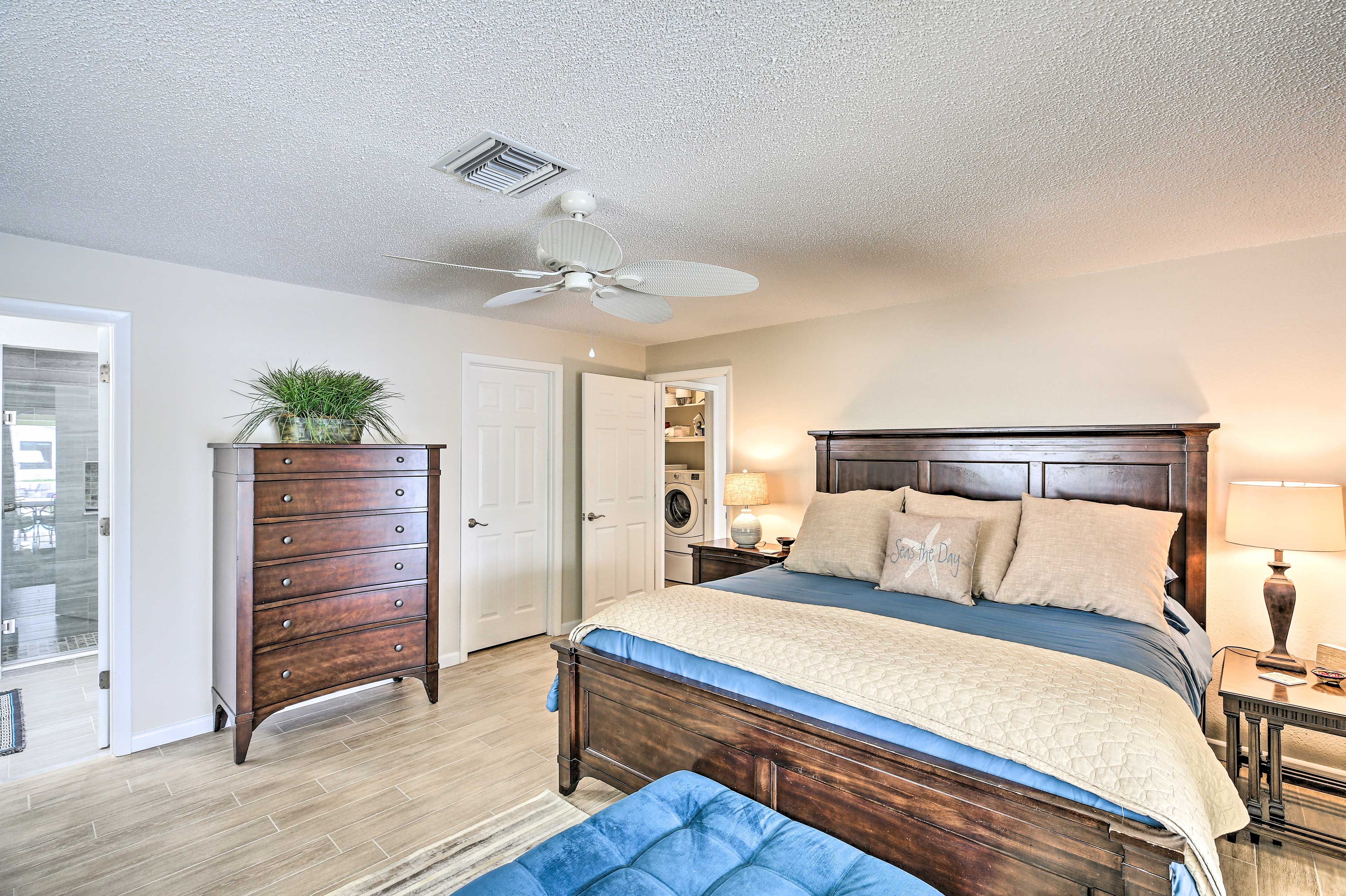 Bedroom 1 | King Bed