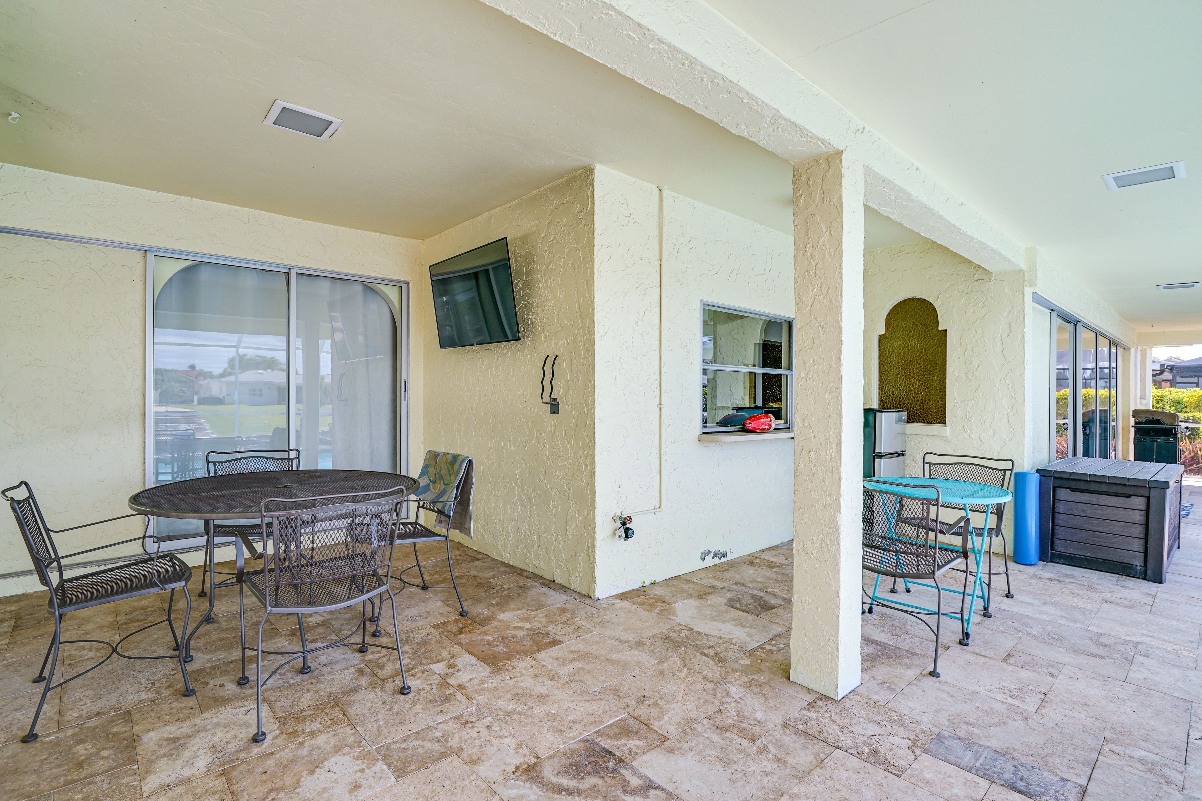 Updated Lanai | Gas Grill | Smart TV