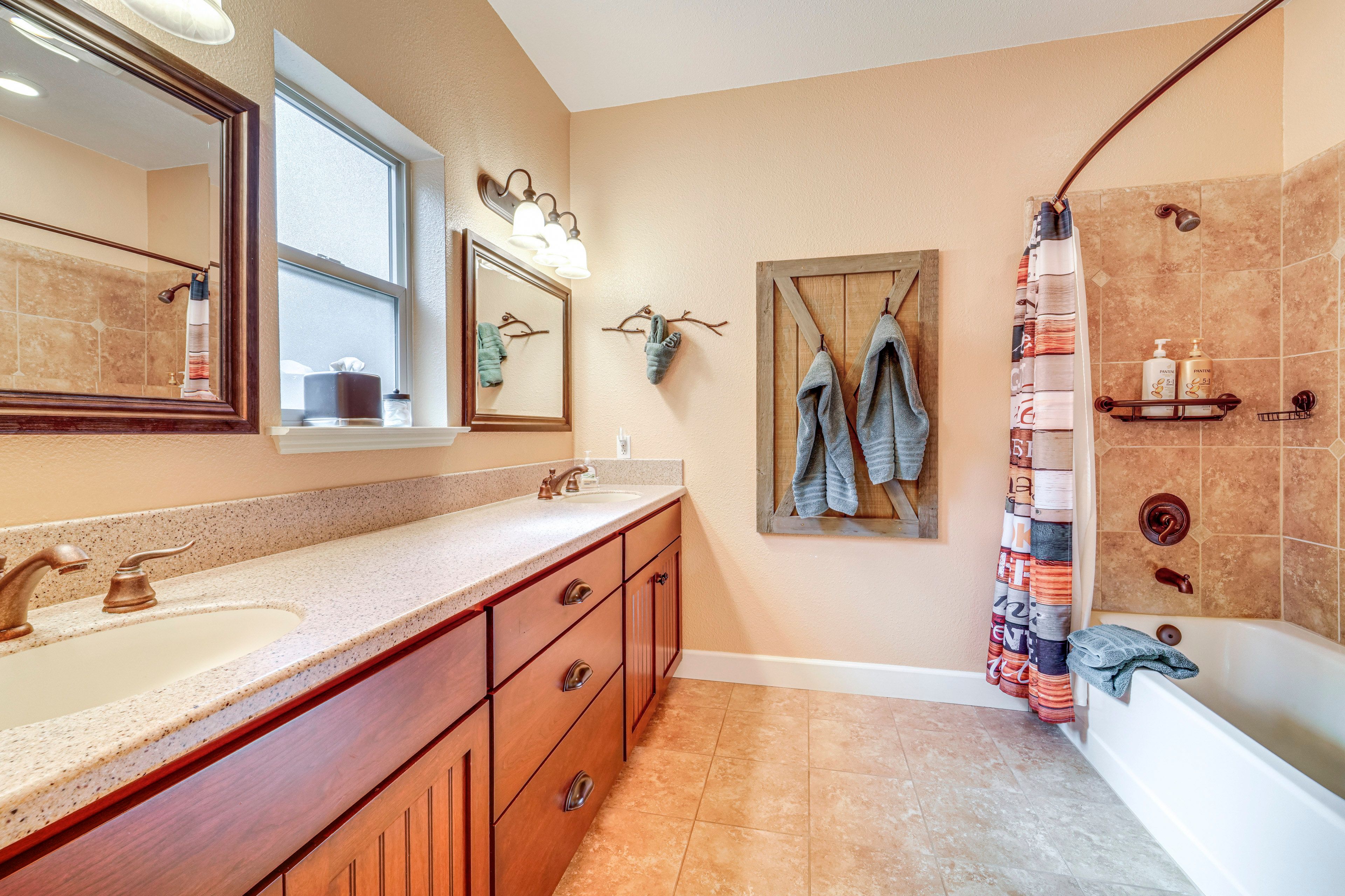 Full Bathroom | 1st Floor