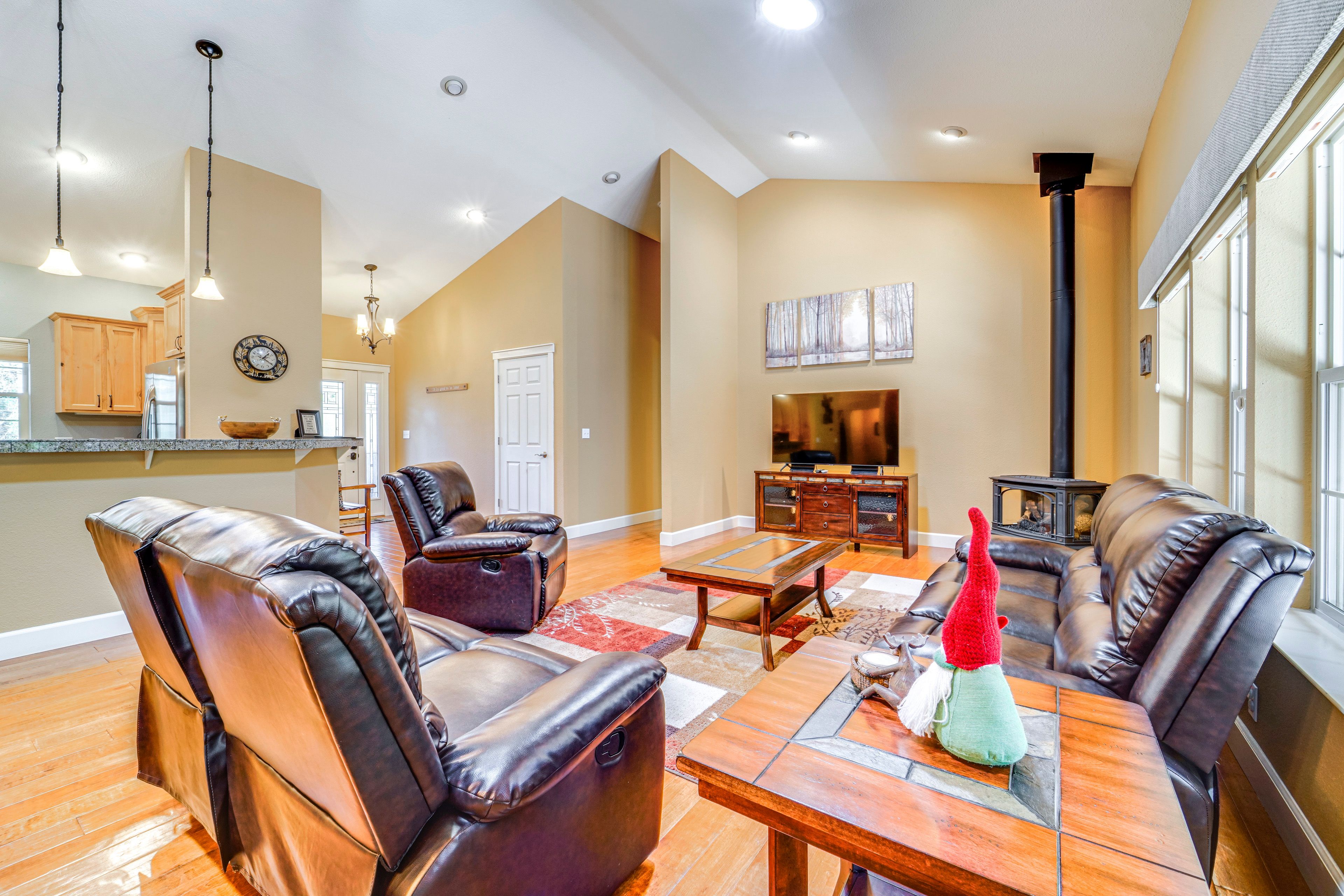 Living Room | Free WiFi | Smart TV | Central Heating | 1st Floor