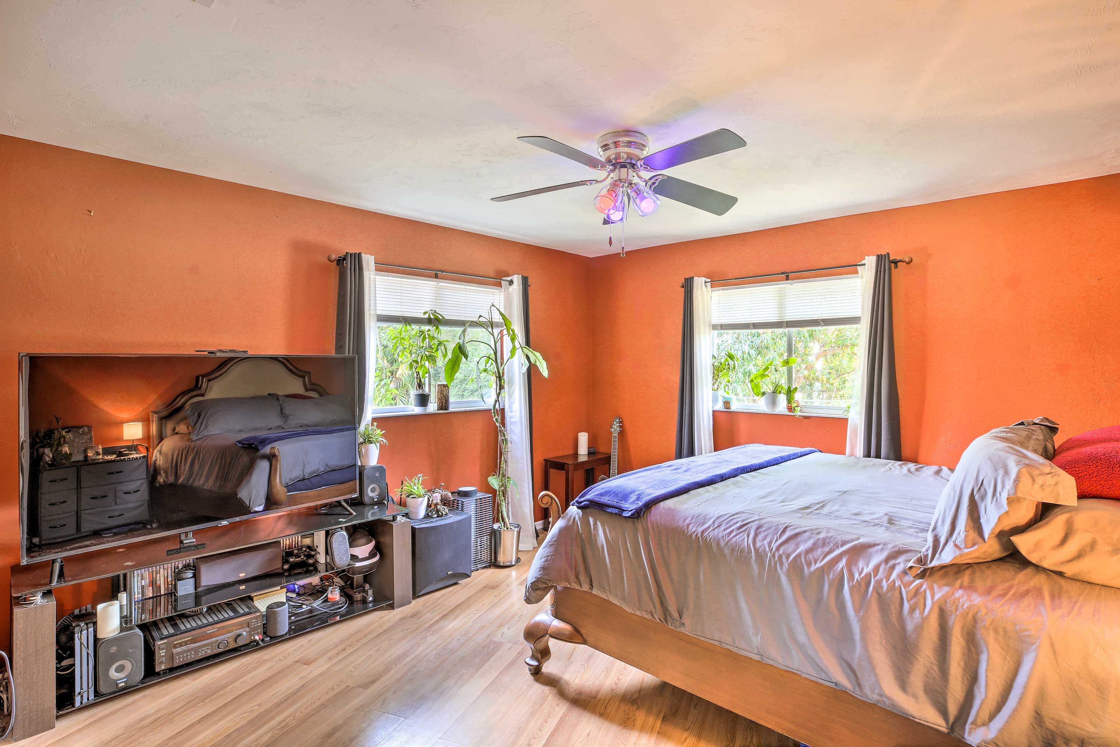 Bedroom 1 | King Bed