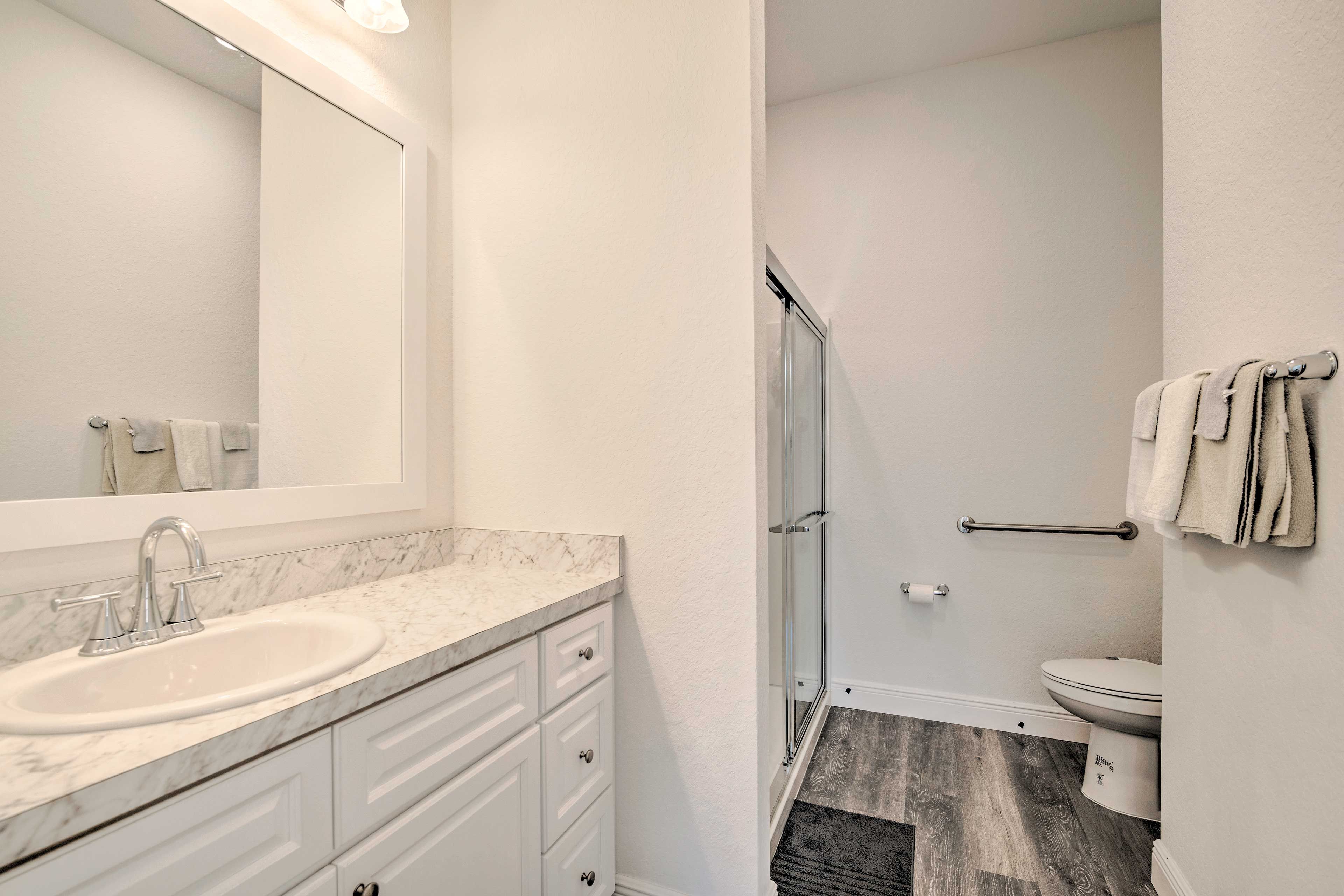 En-Suite Bathroom | Main Level | Towels Provided