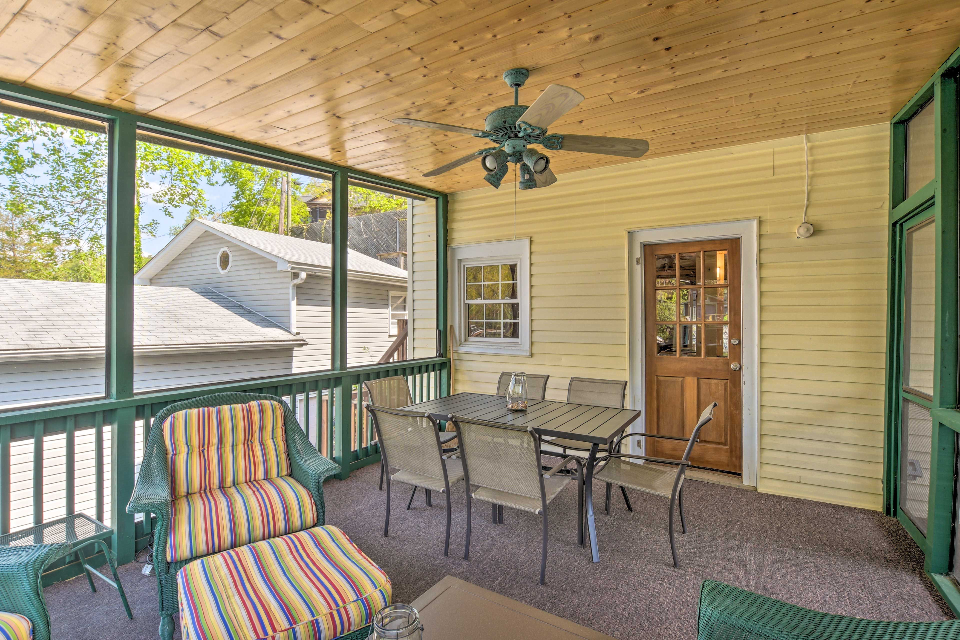 Screened-In Porch