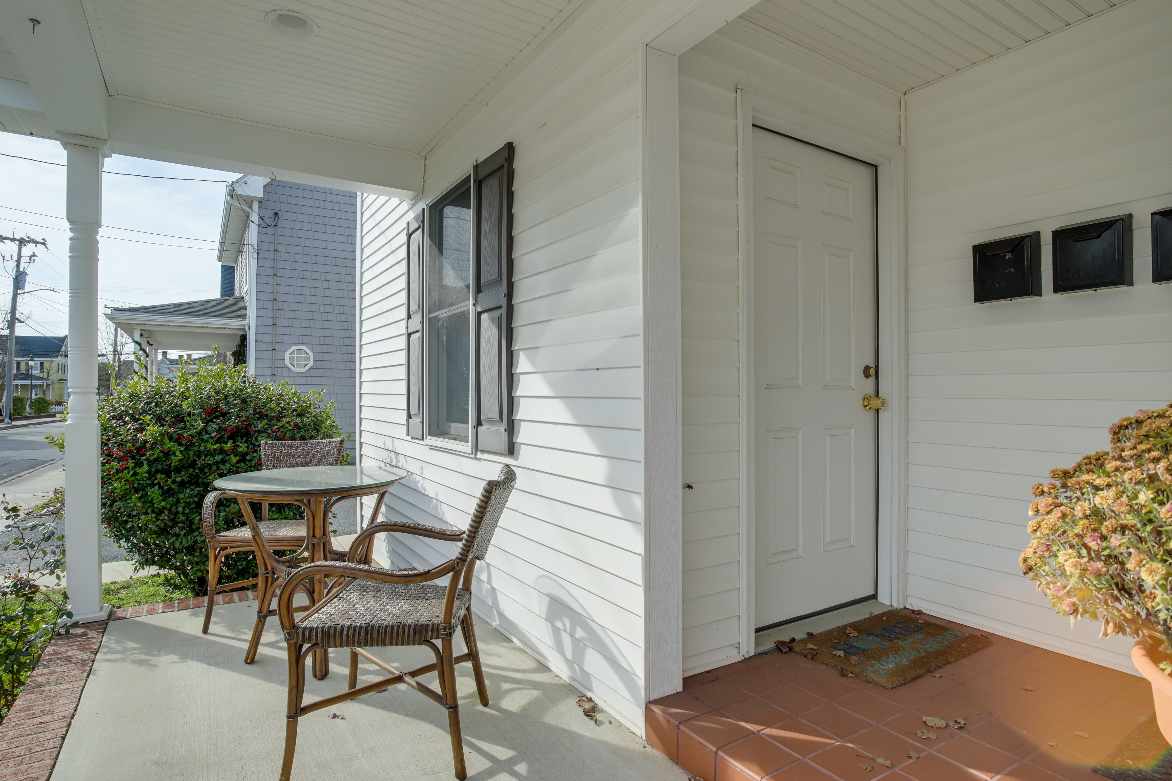 Condo Exterior | Furnished Porch