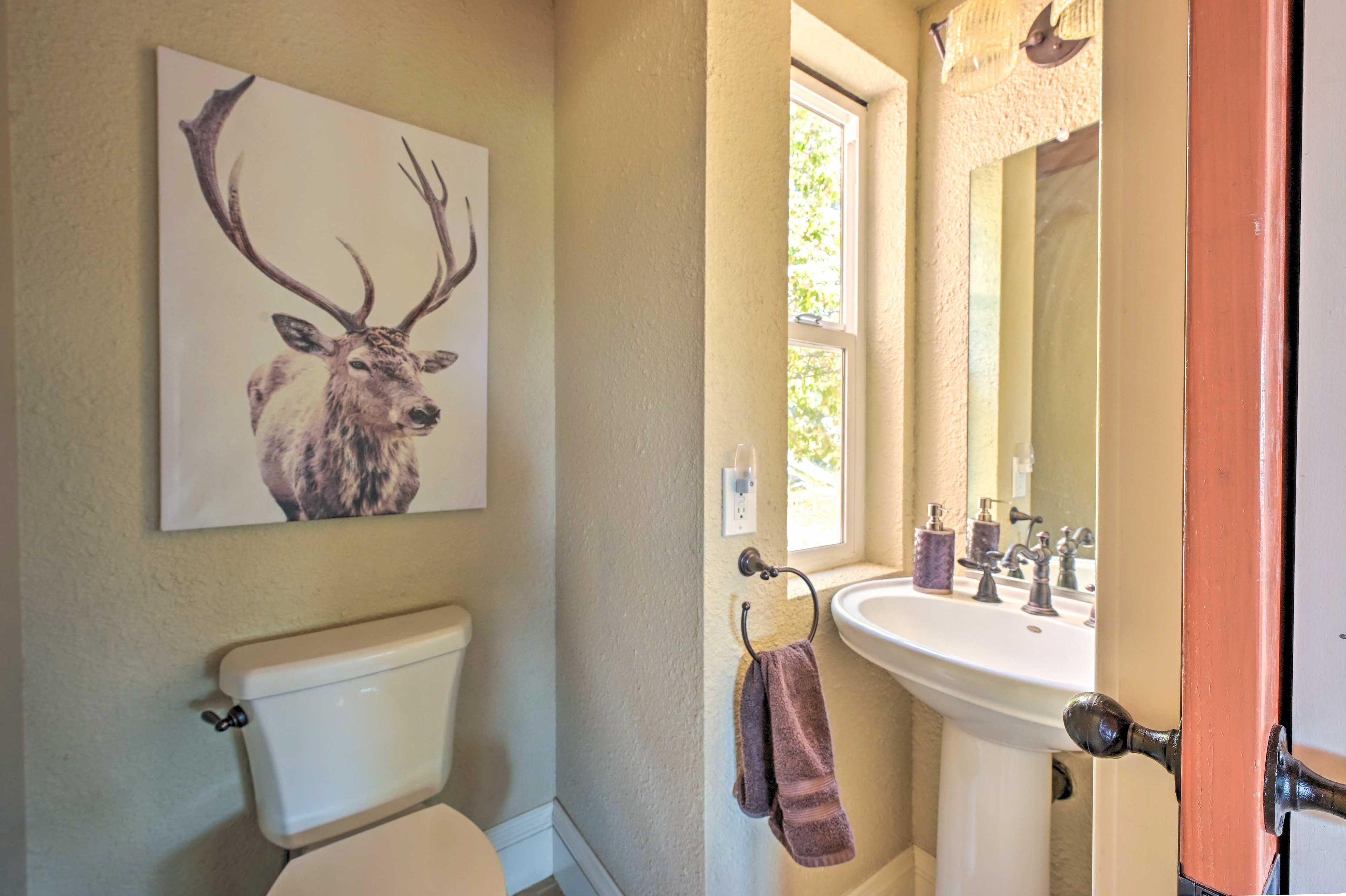 Half Bathroom | Towels Provided | 1st Floor