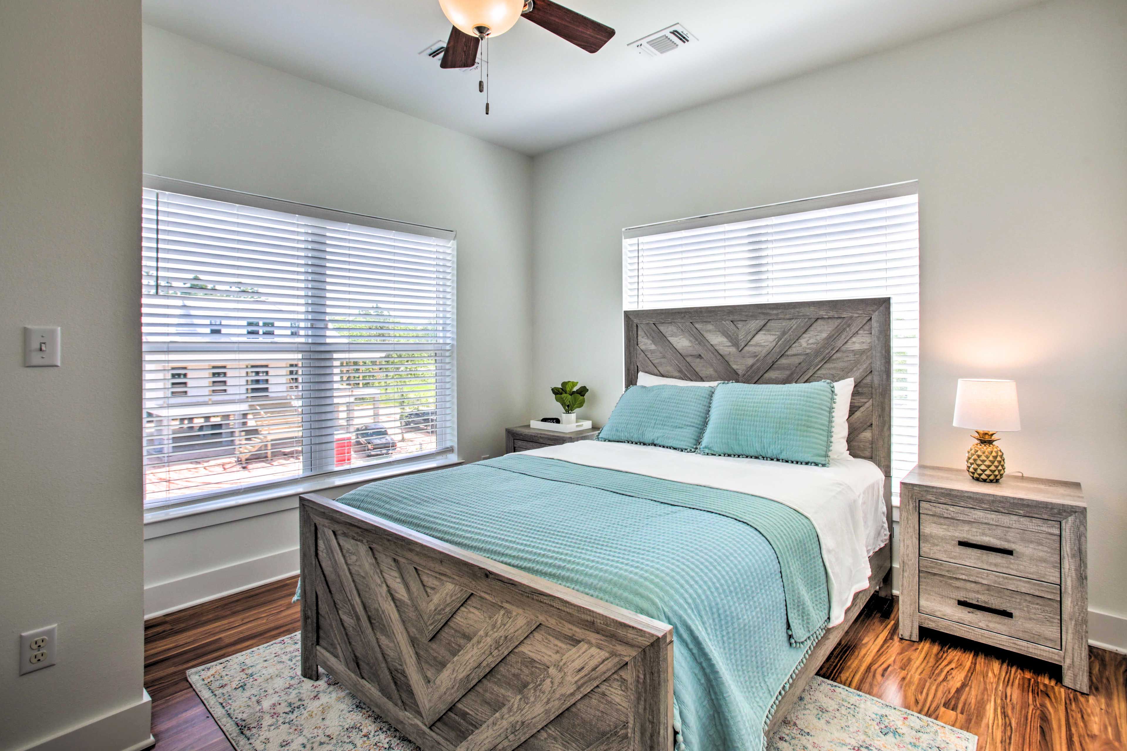 Bedroom 3 | Queen Bed