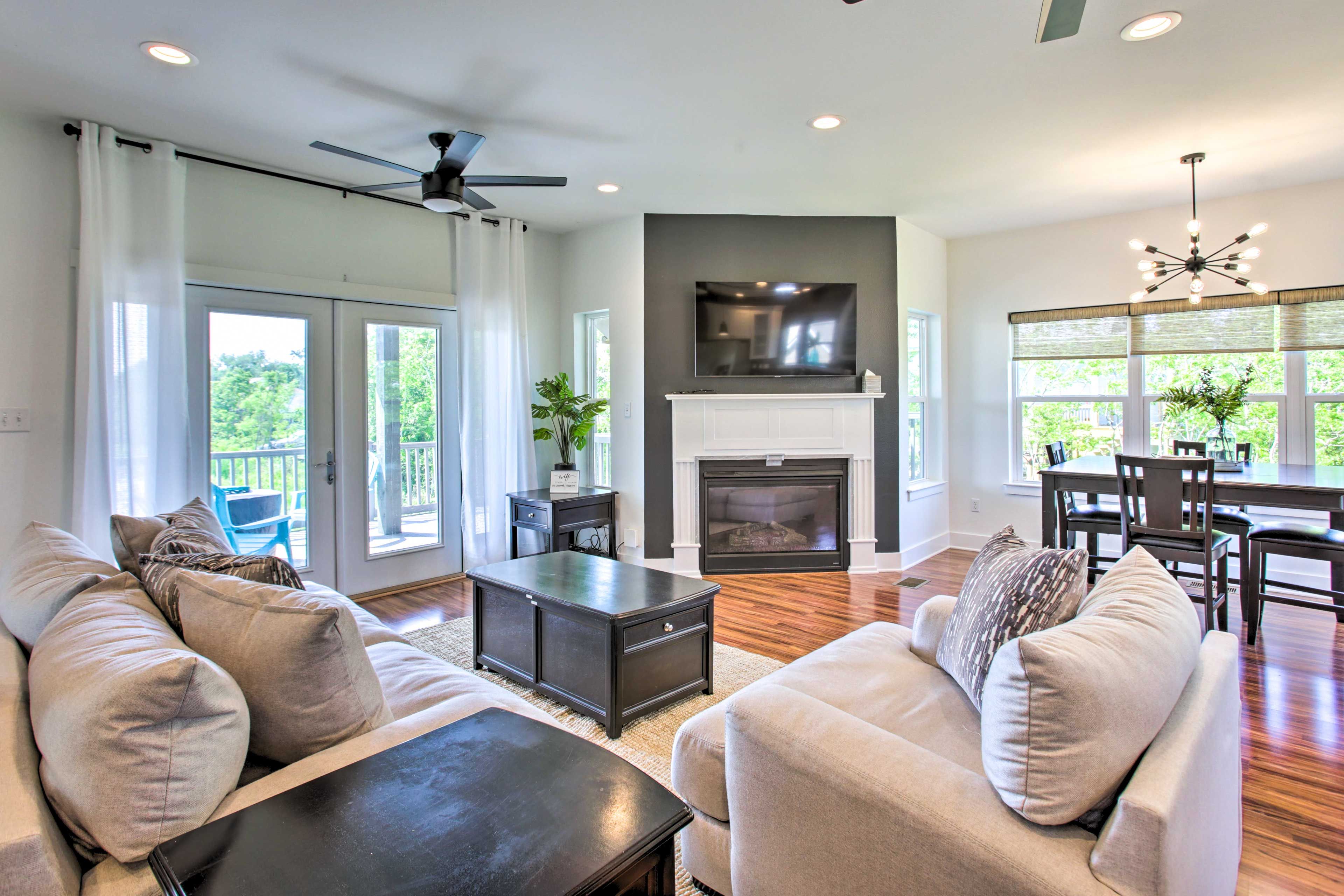 Living Room | Free WiFi | Smart TV w/ Cable