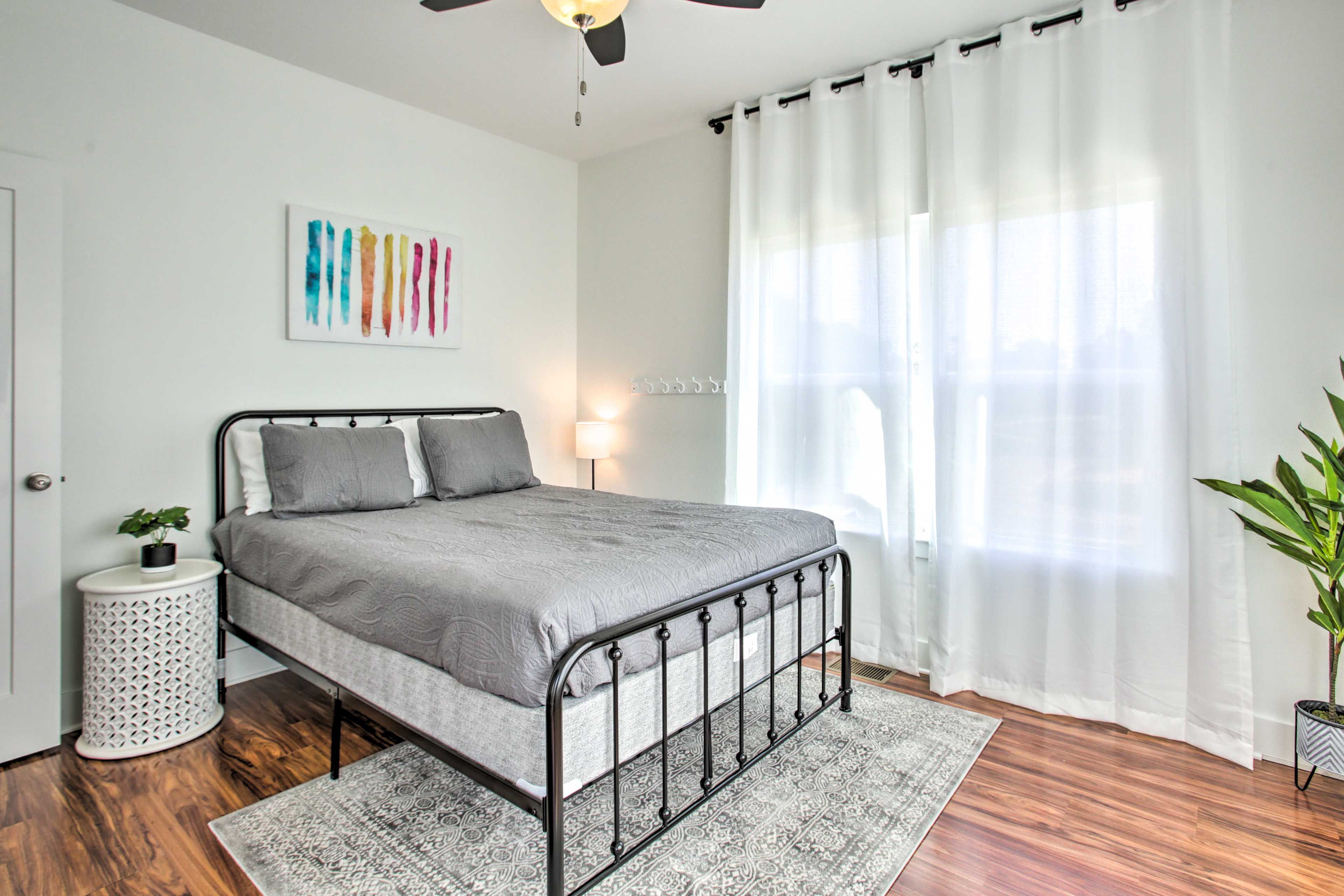 Bedroom 2 | Queen Bed