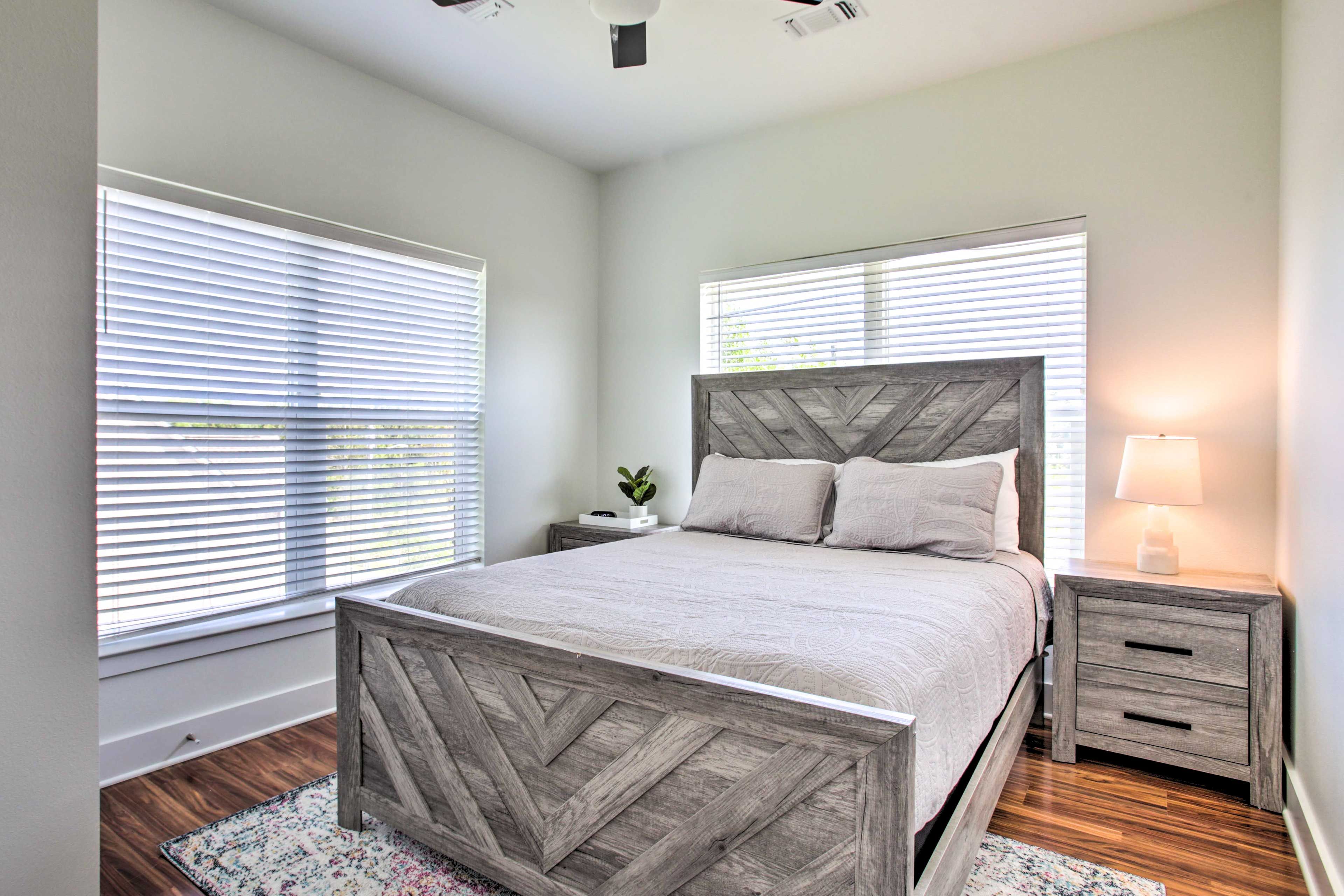 Bedroom 4 | Queen Bed