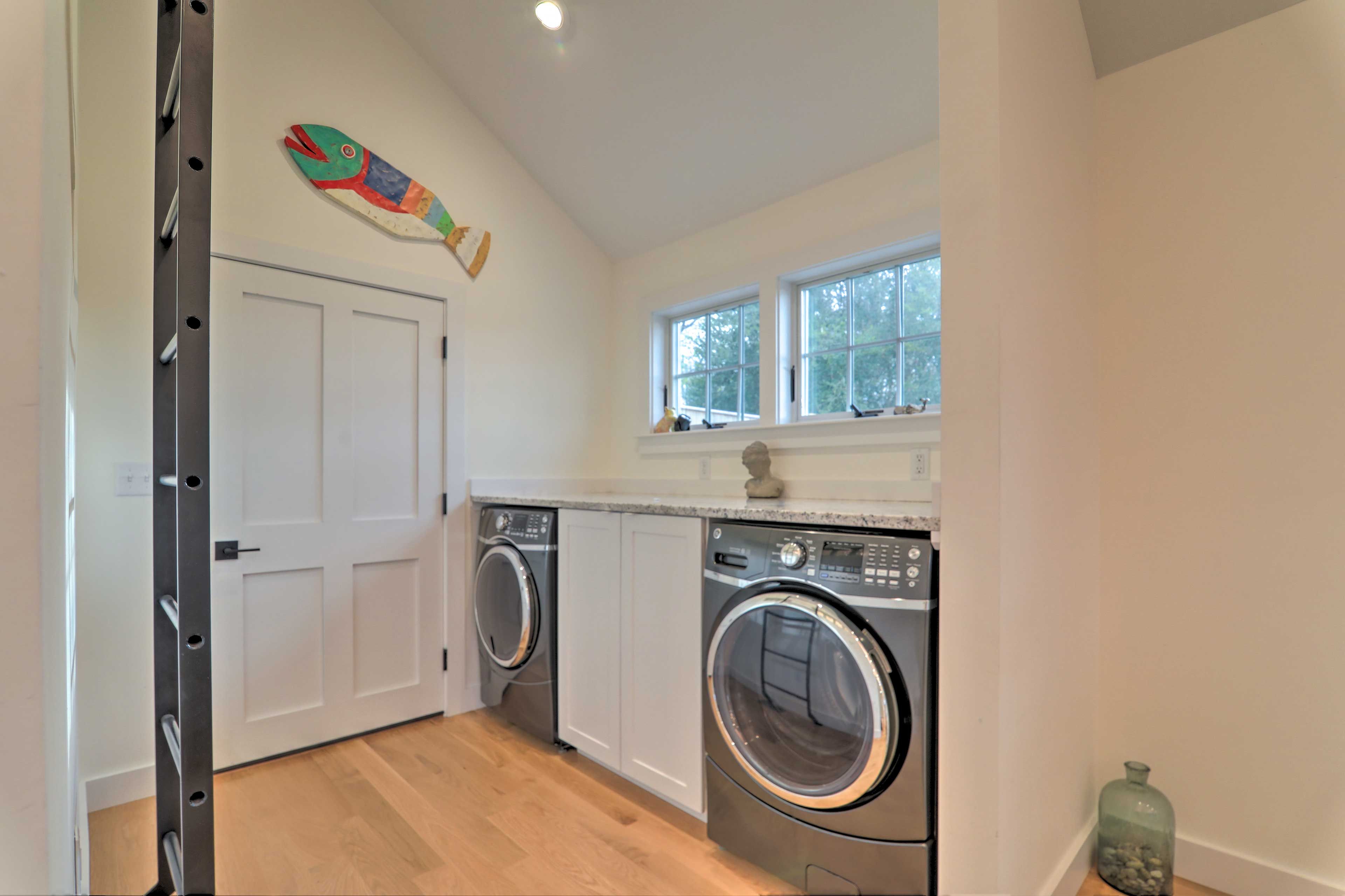 Washer/Dryer | Iron/Board