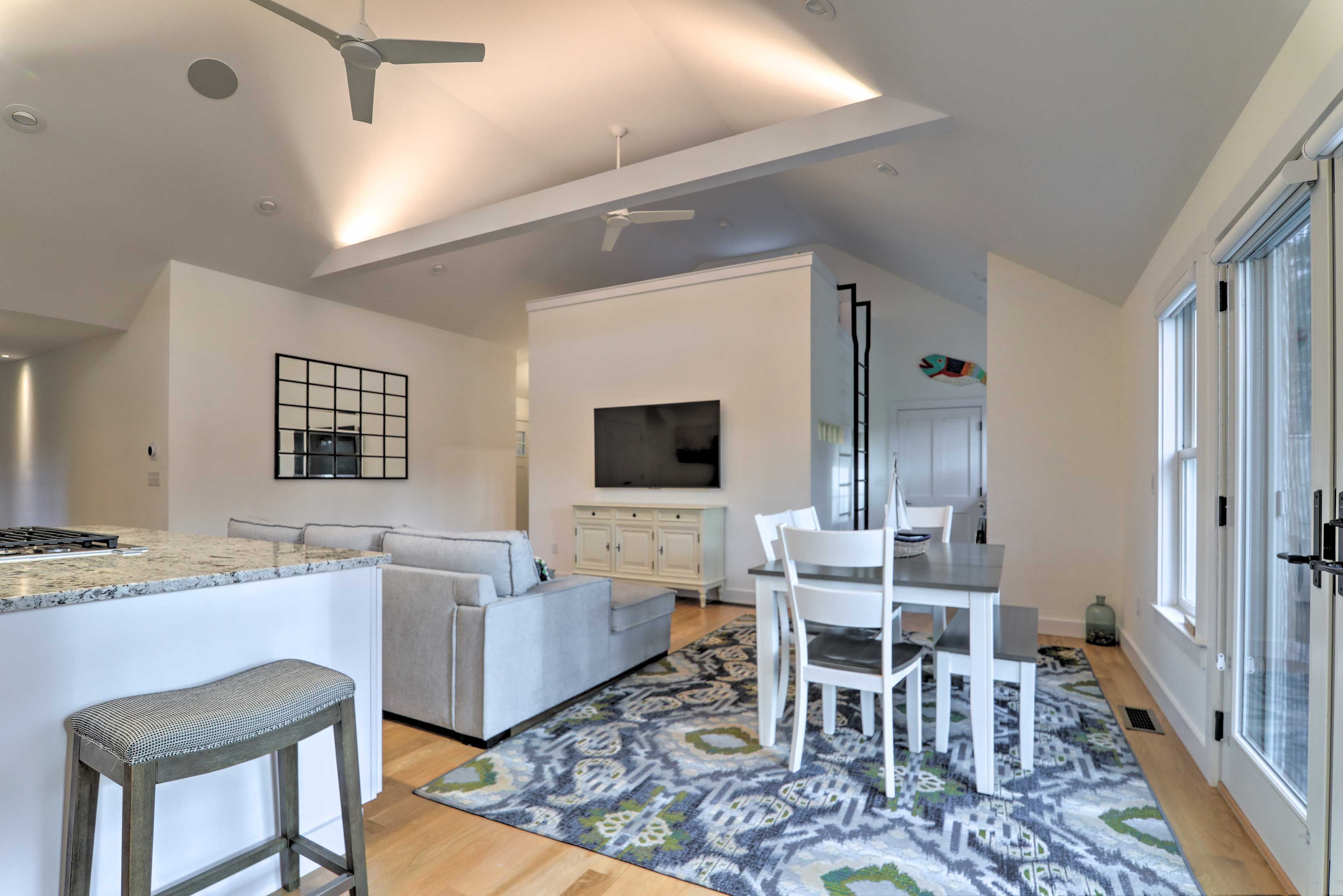 Dining Area | Dishware/Flatware