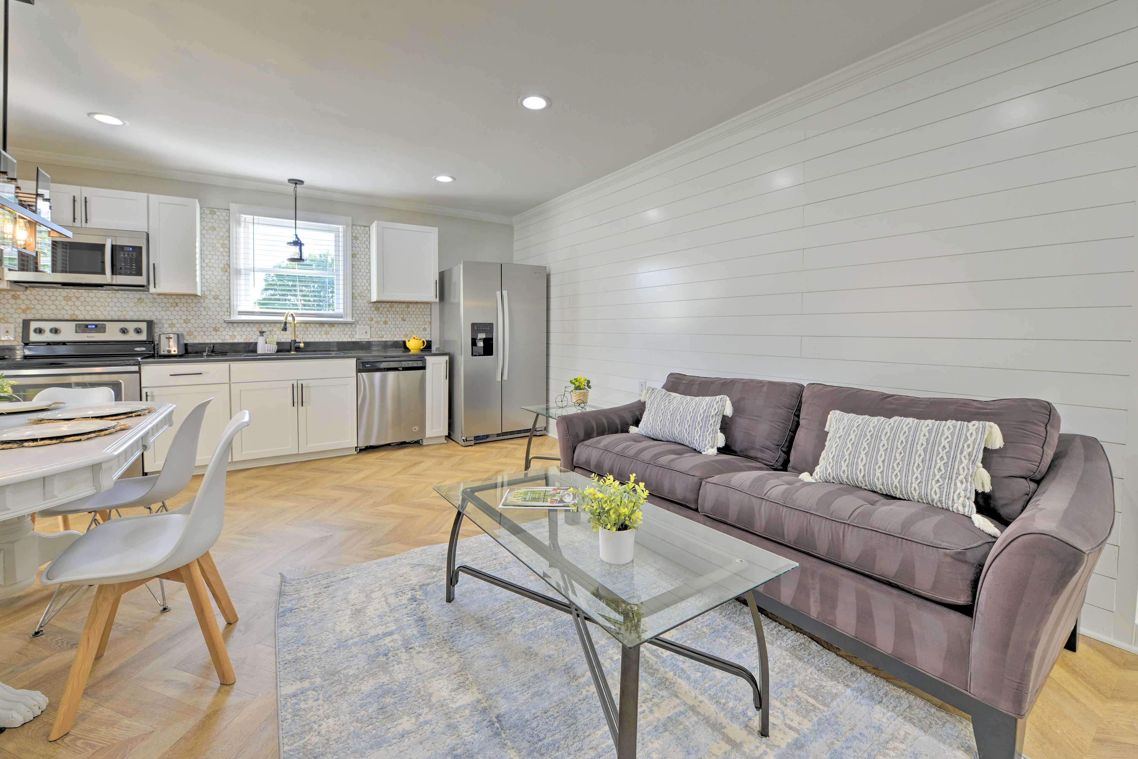Living Room | Queen Sleeper Sofa