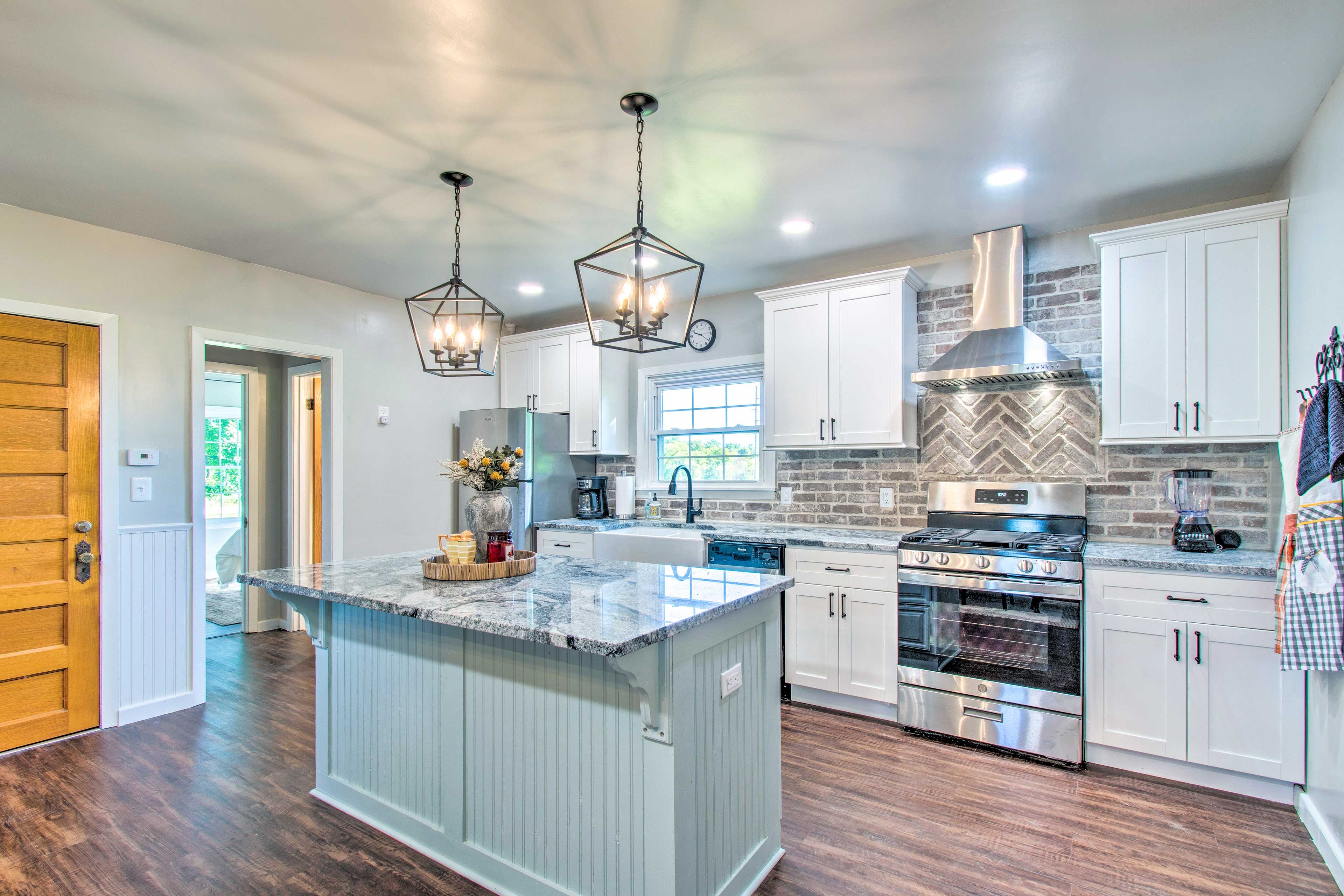 Kitchen | Cooking Basics | Coffee Maker | Paper Towels/Trash Bags Provided