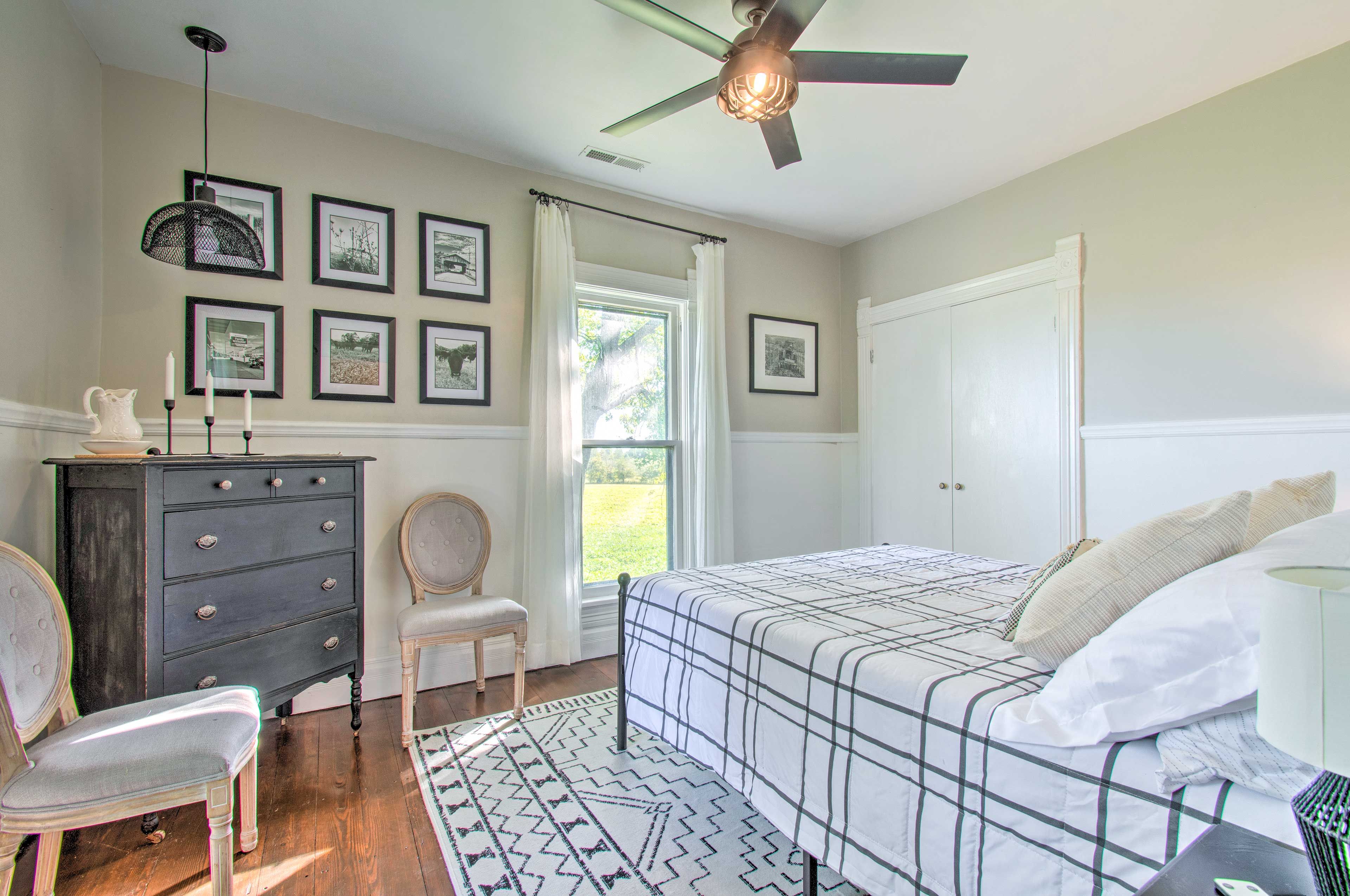 Bedroom 3 | Queen Bed