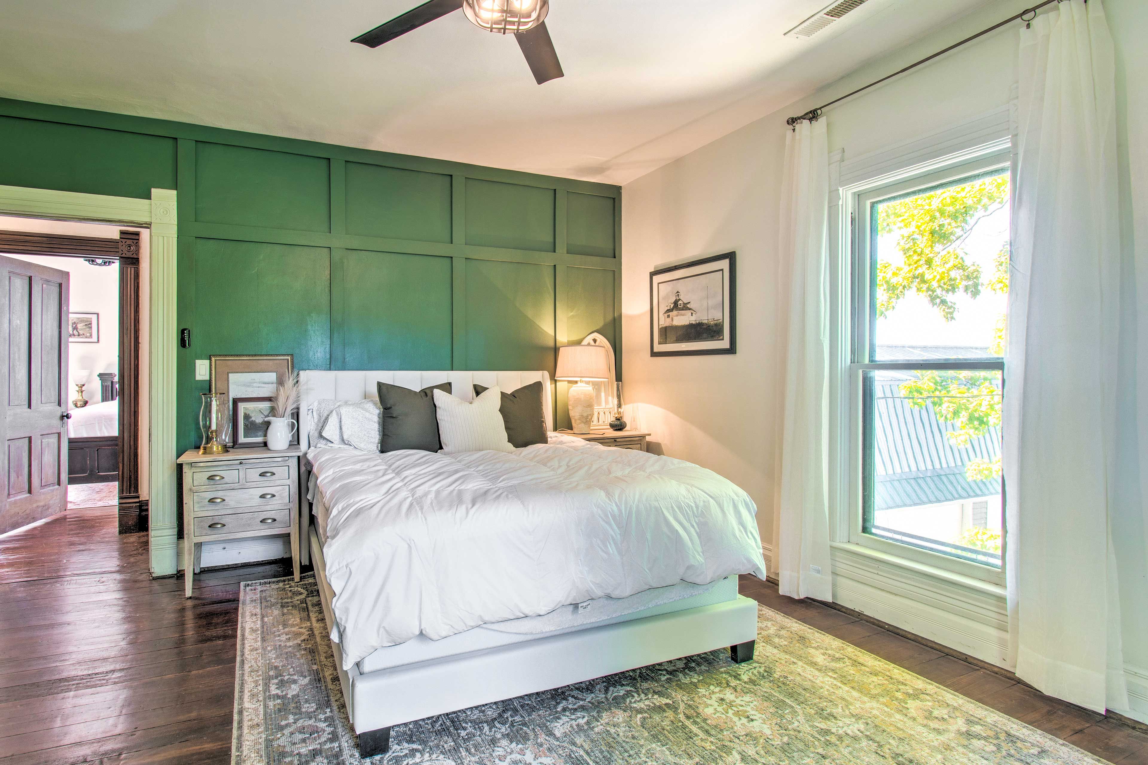 Bedroom 1 | Queen Bed | Linens Provided