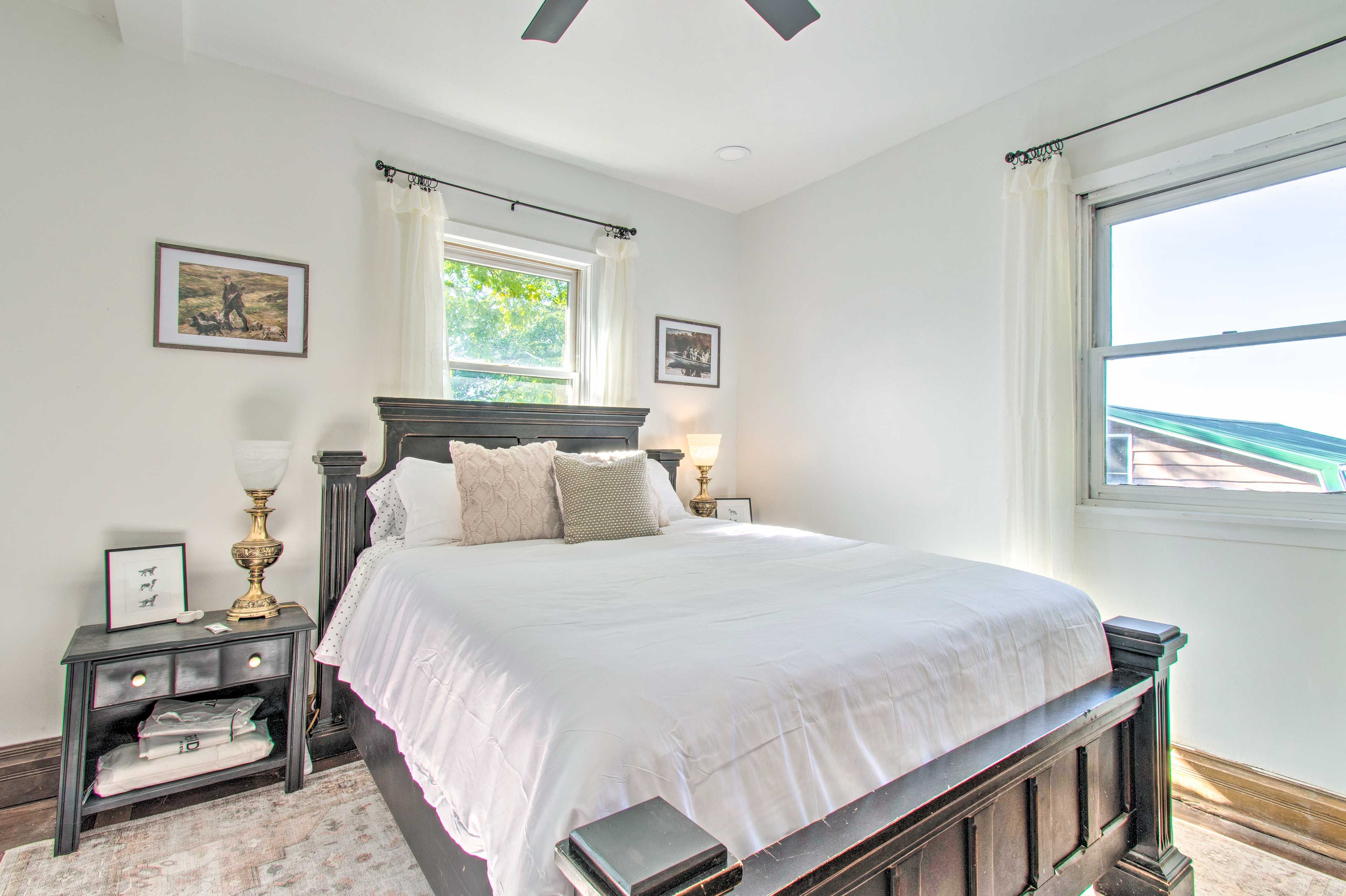 Bedroom 2 | Queen Bed