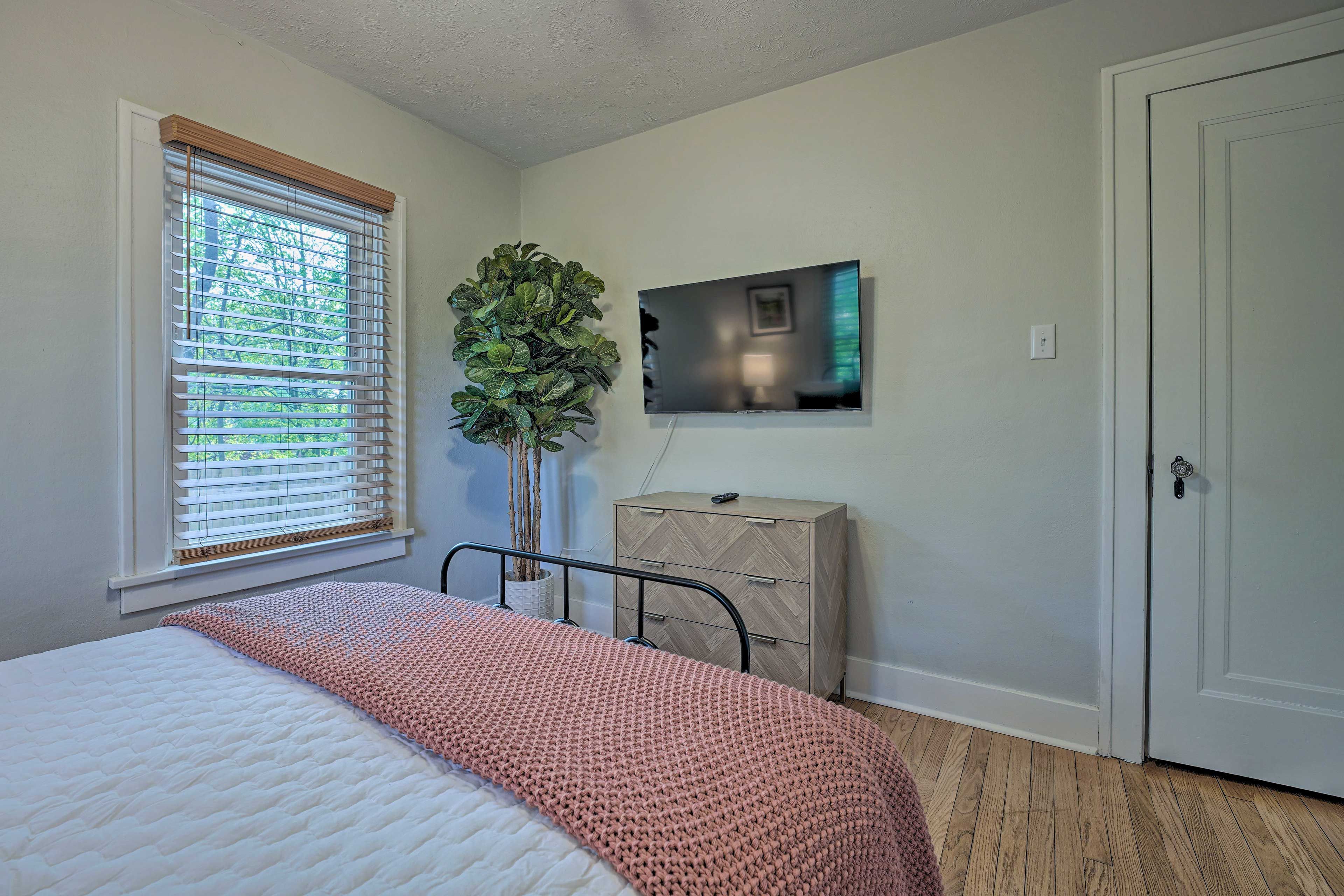 Bedroom 1 | Smart TV