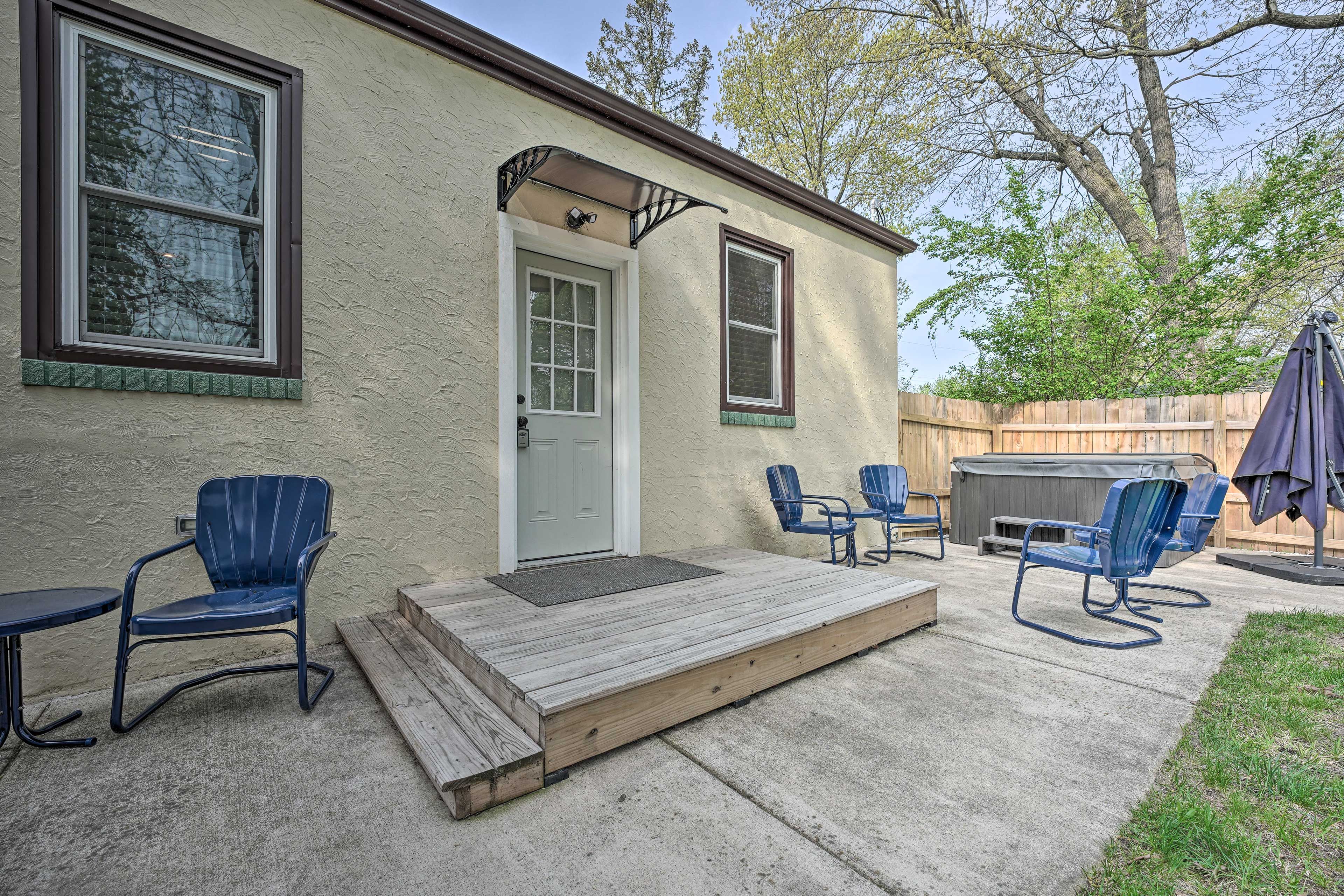 Patio | Fenced Yard