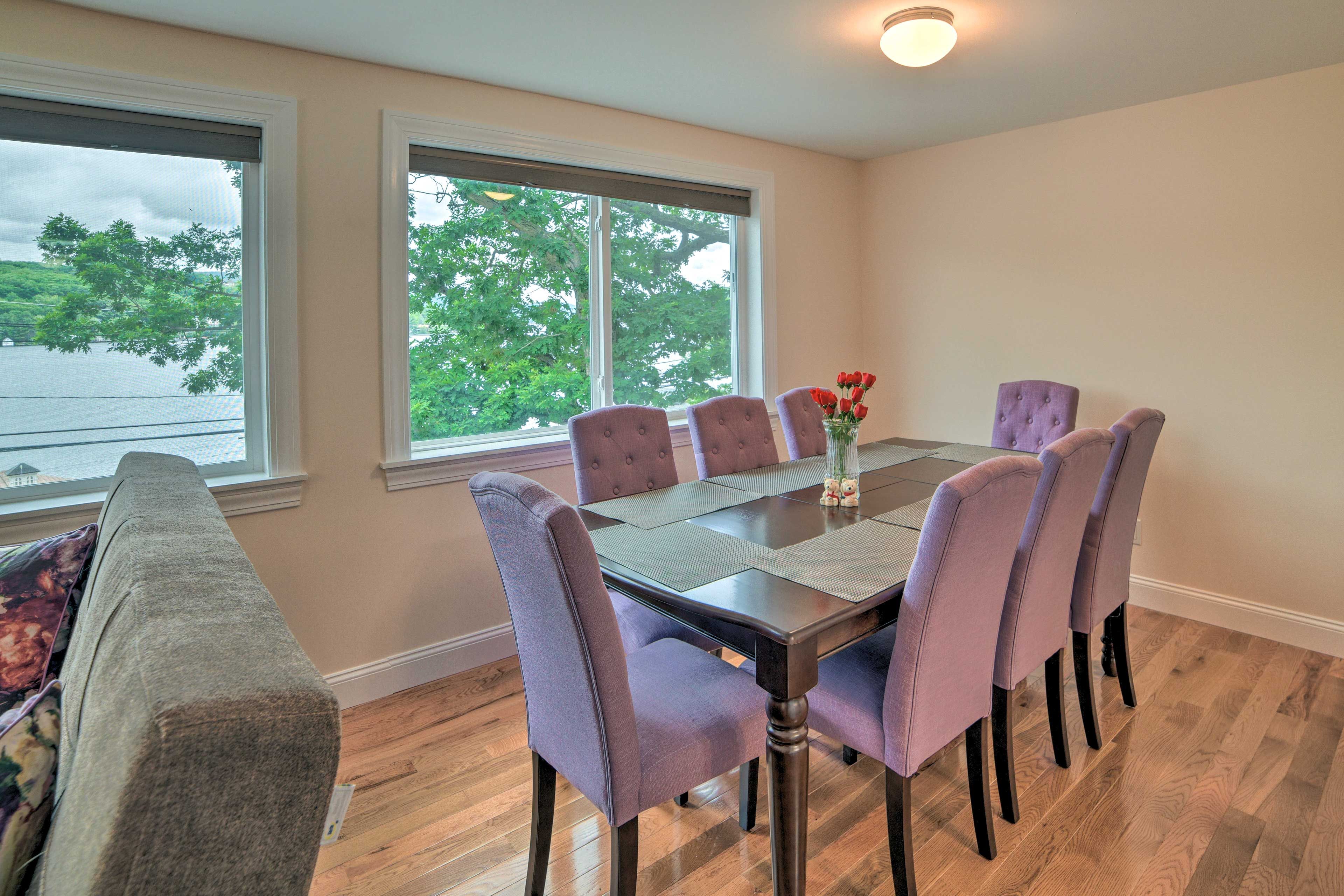 Dining Area | Wireless Internet | Smart TV | Boat Dock for 22’ Boat