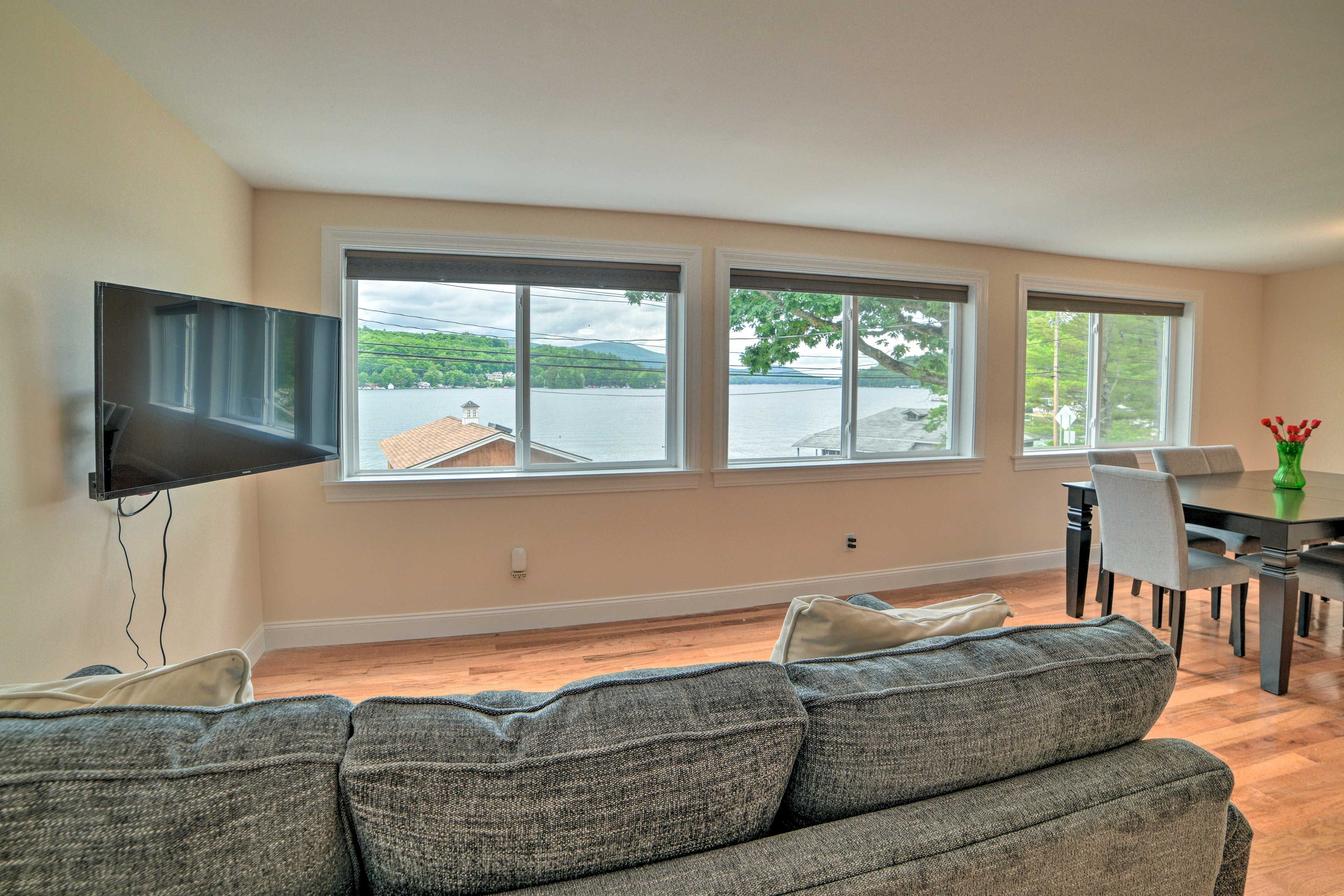 2nd Living Room | Board Games | Books | Public Beach Nearby
