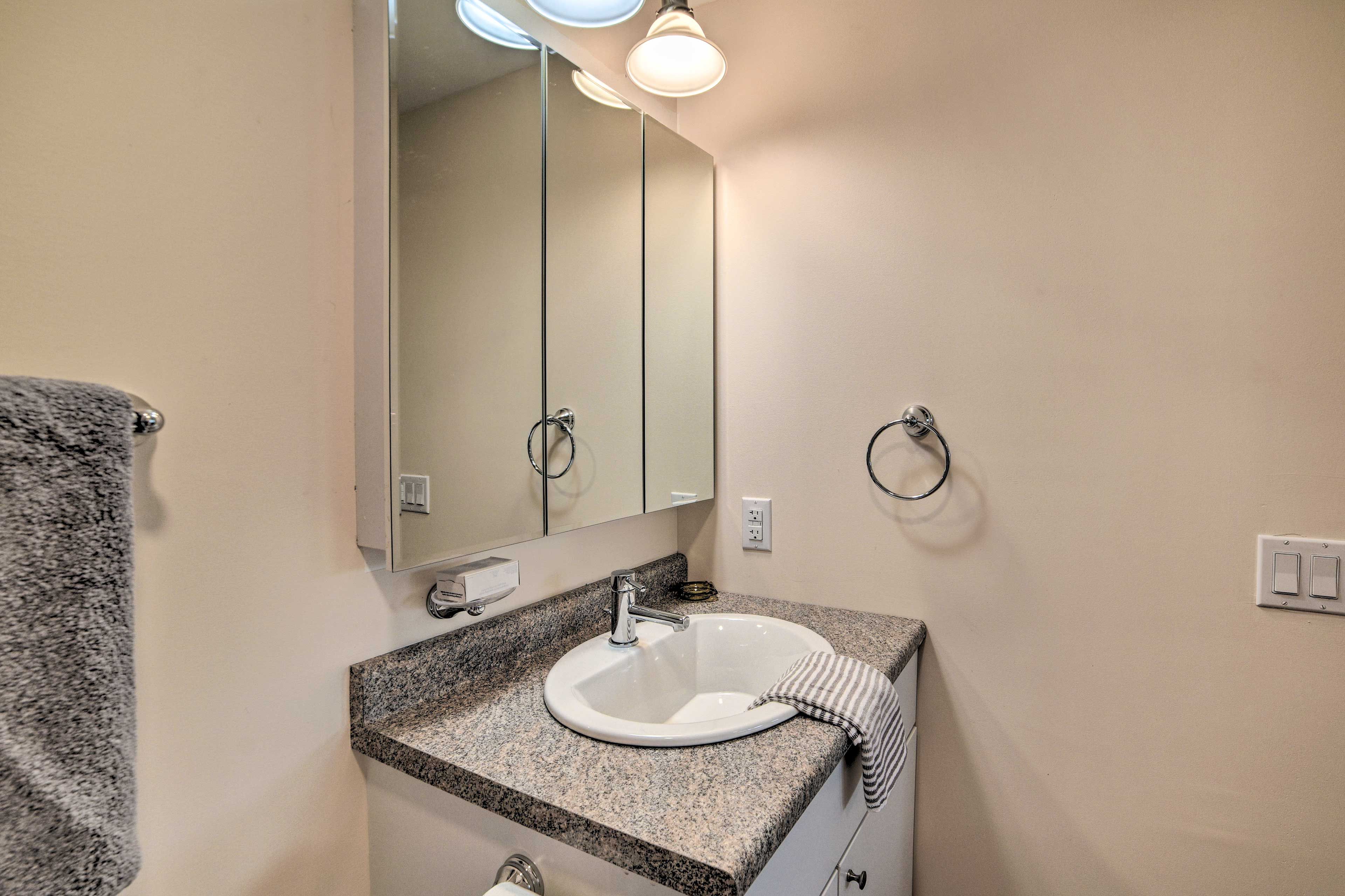 Full Bathroom | Complimentary Toiletries | Grab Rails in Shower