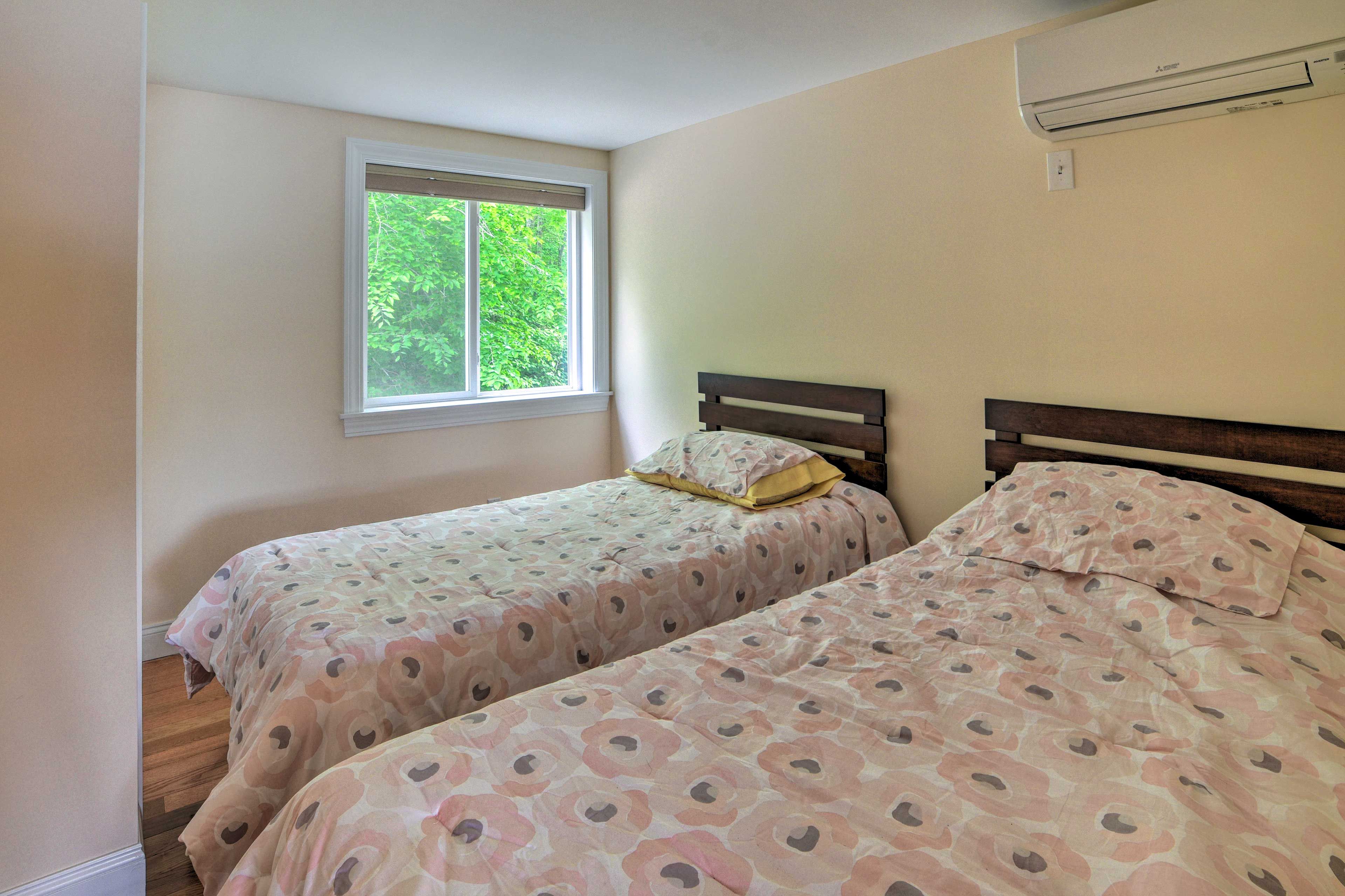 Bedroom 2 | Twin XL Bed | Twin Bed | Central Air Conditioning