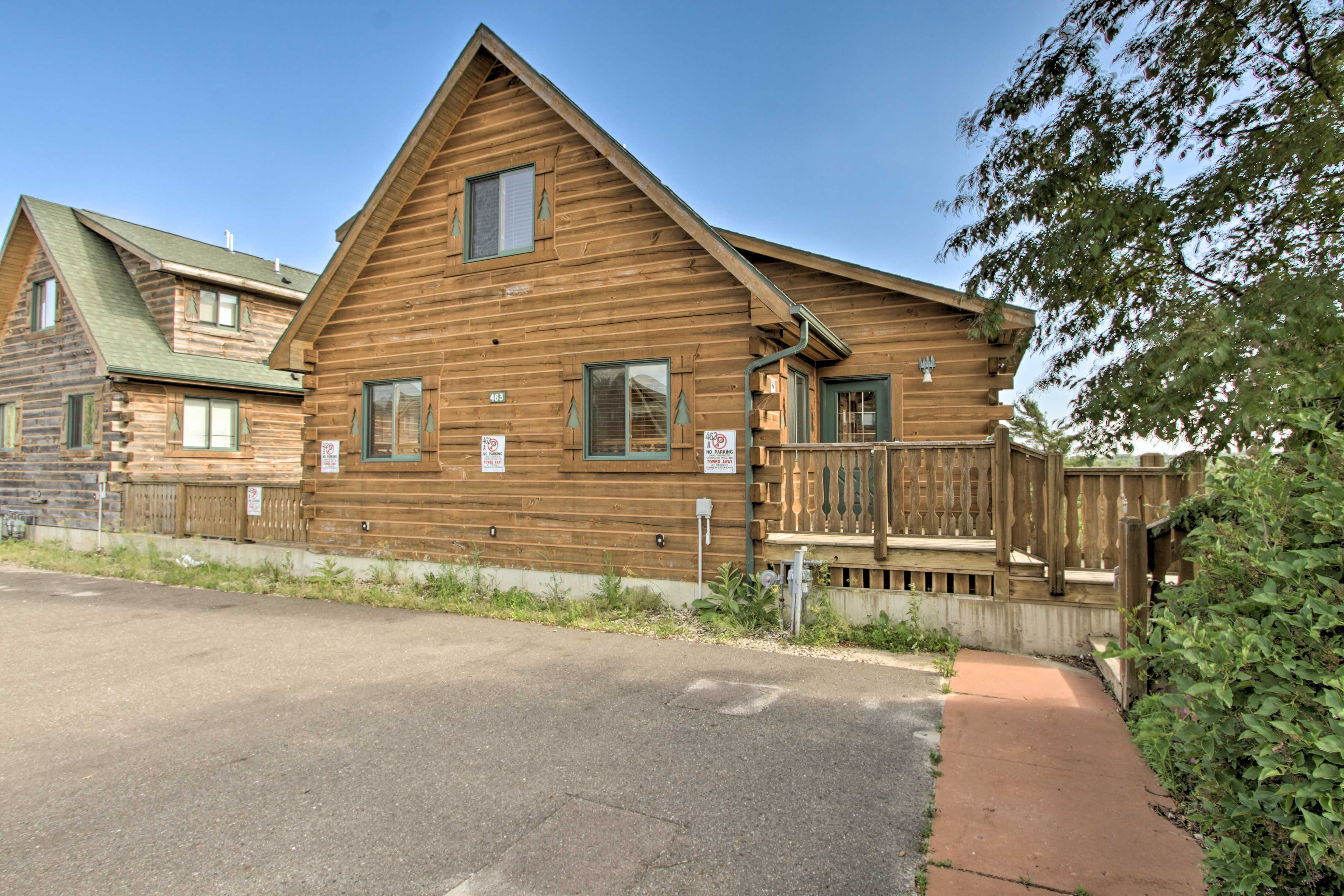 Parking | Driveway (2 Vehicles) | Community Parking Lot