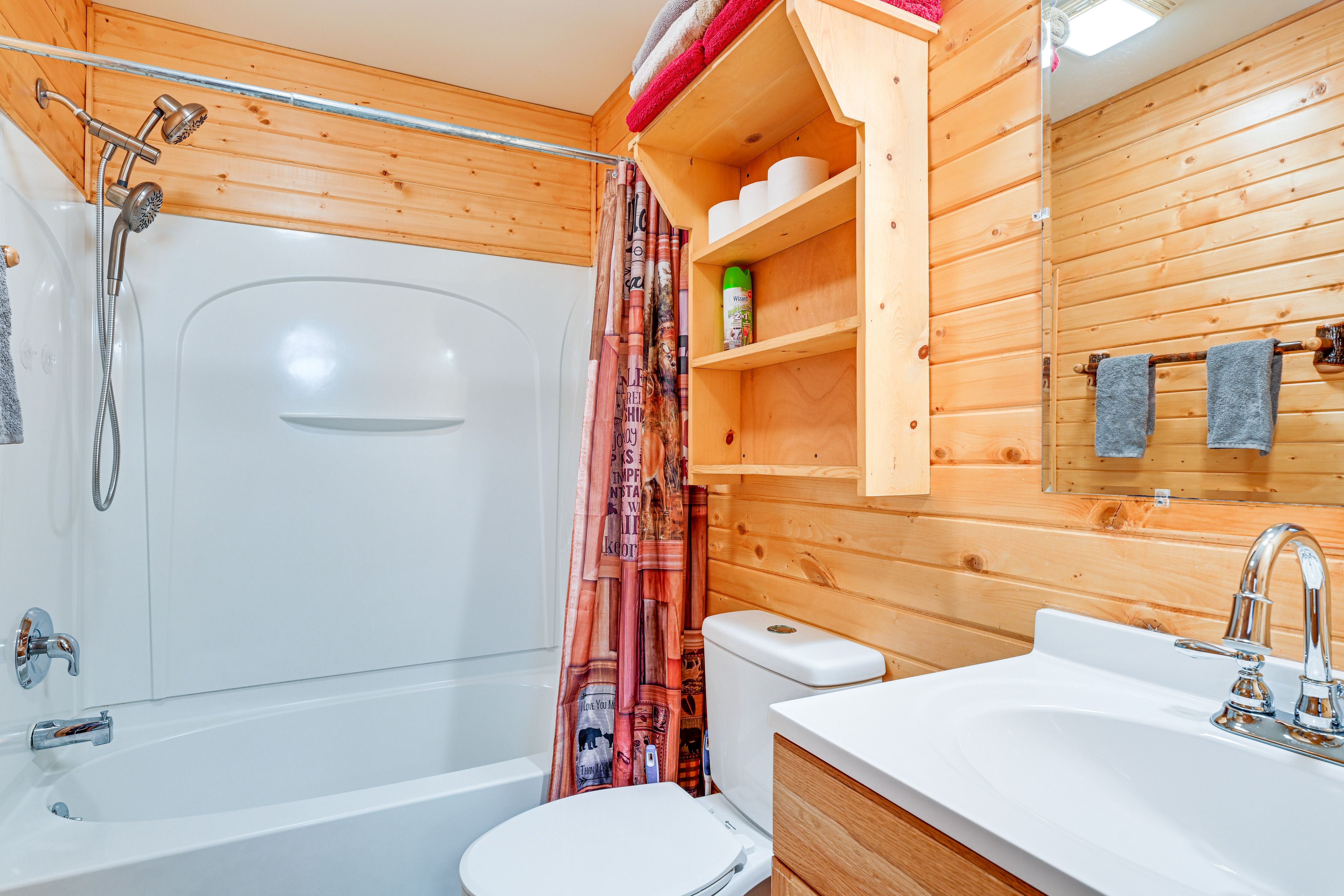 Full Bathroom | Towels Provided | 1st Floor