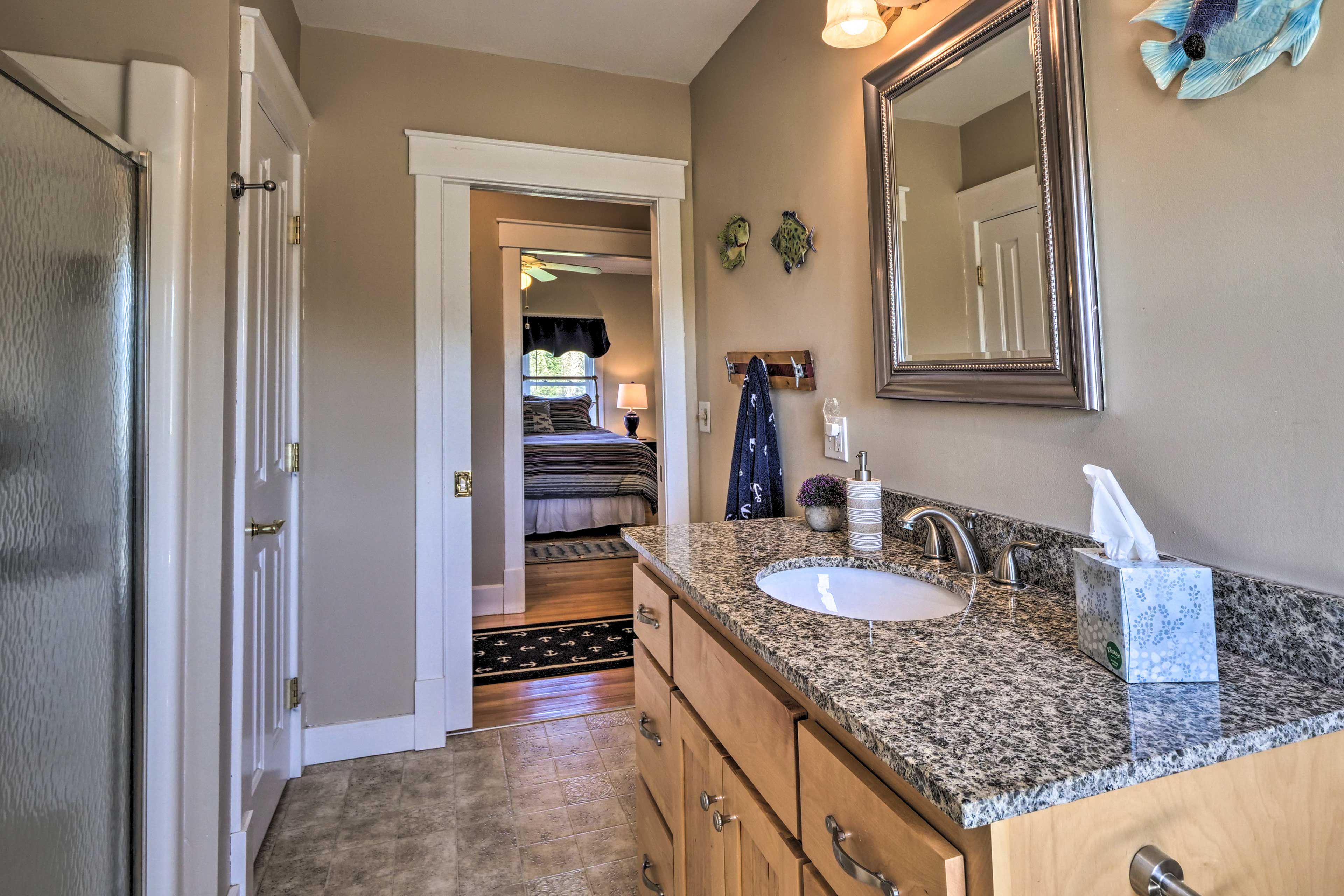 Full Bathroom | Complimentary Toiletries | Hair Dryer