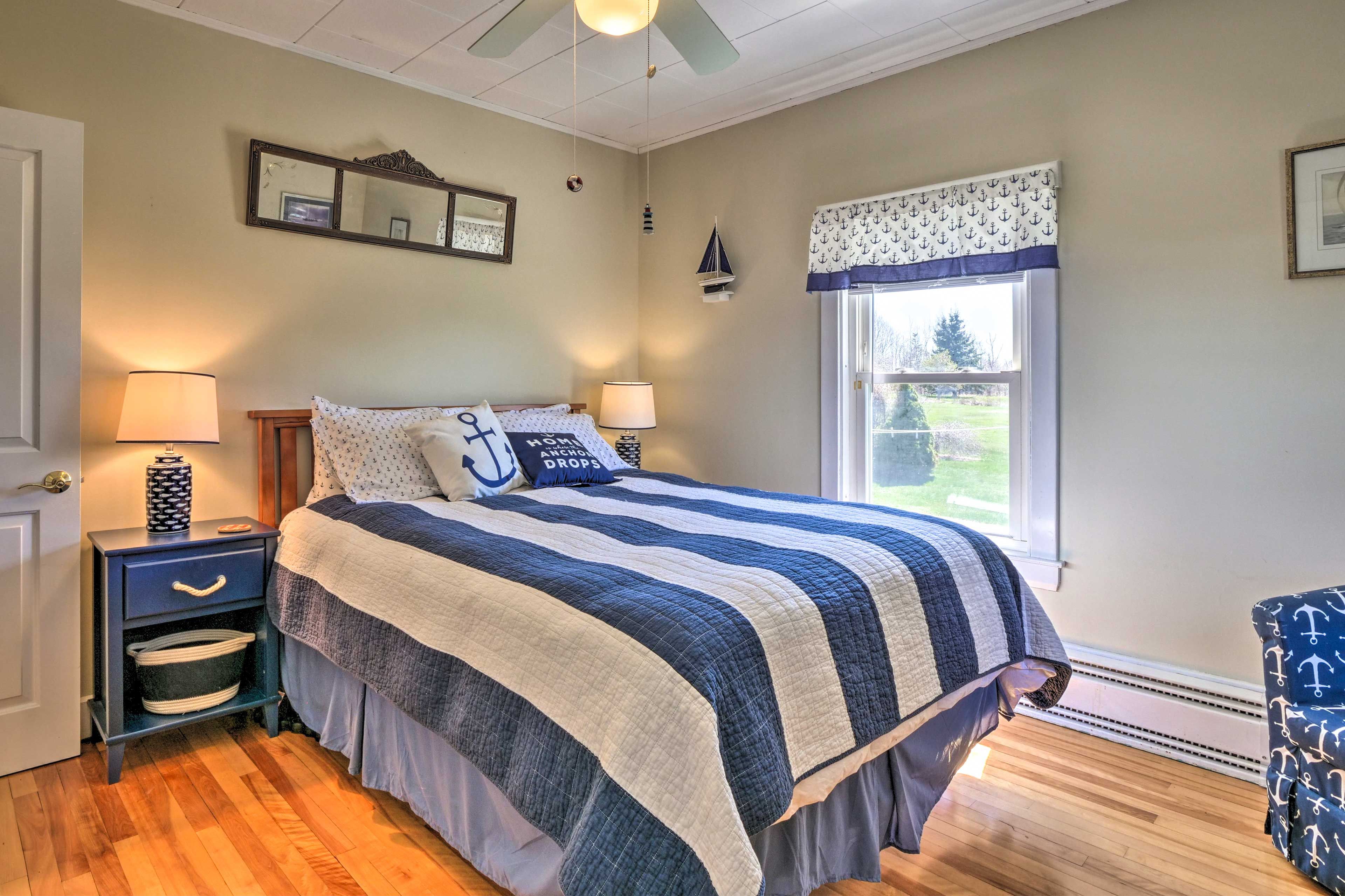 Bedroom 2 | Queen Bed