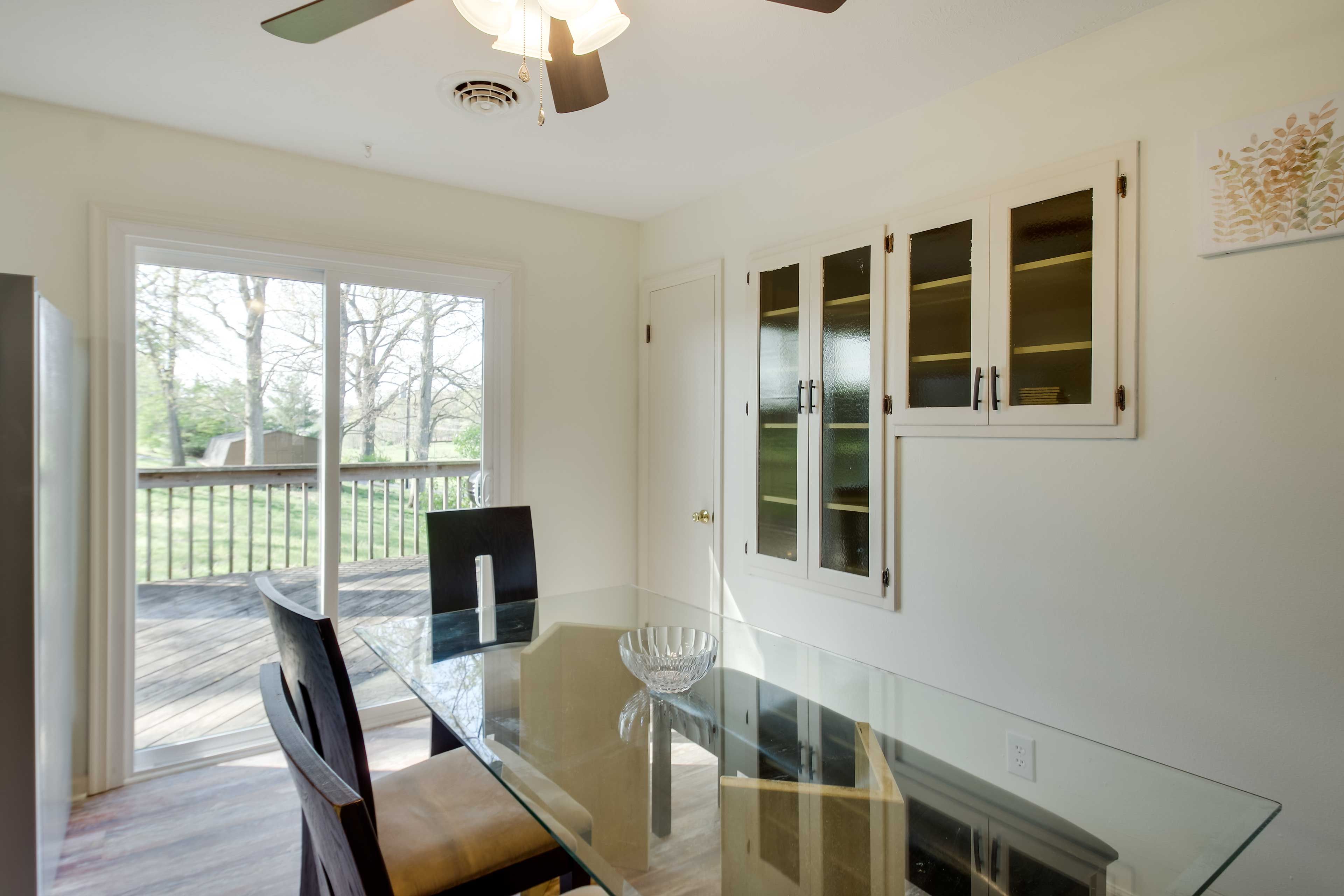 Dining Area | Dishware & Flatware Provided