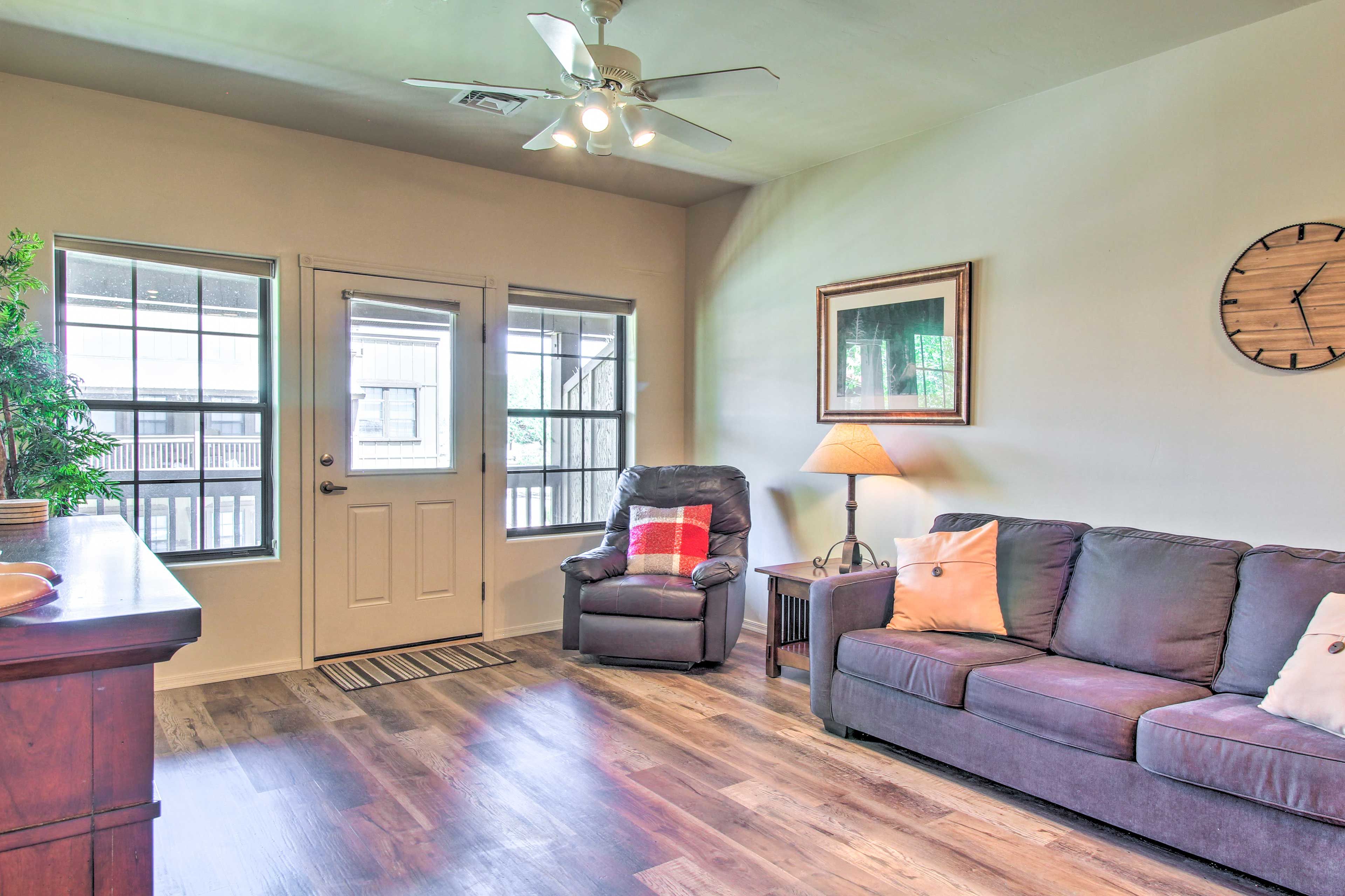 Living Room | Queen Sleeper Sofa
