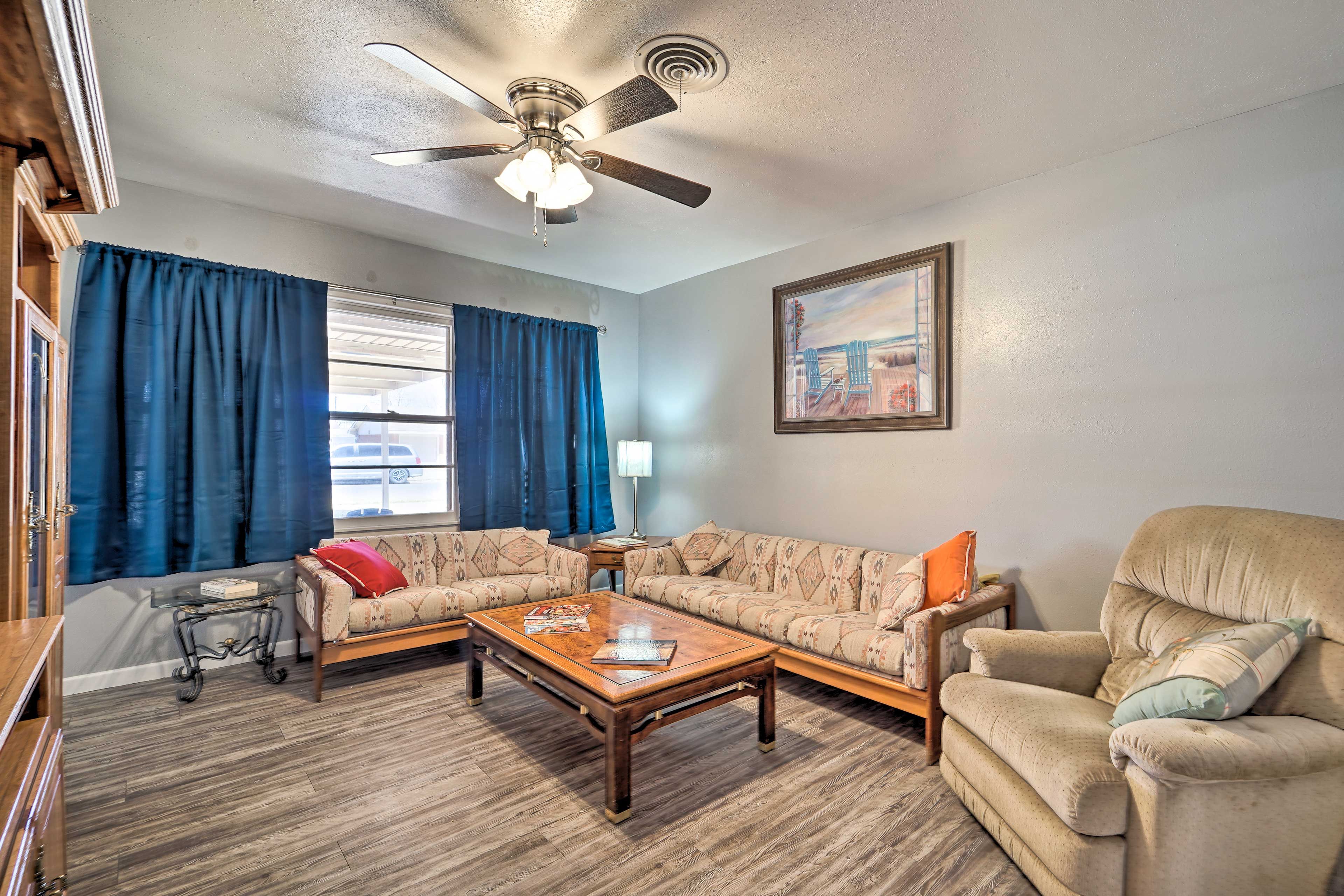 Living Room | Central A/C | Electric Heating