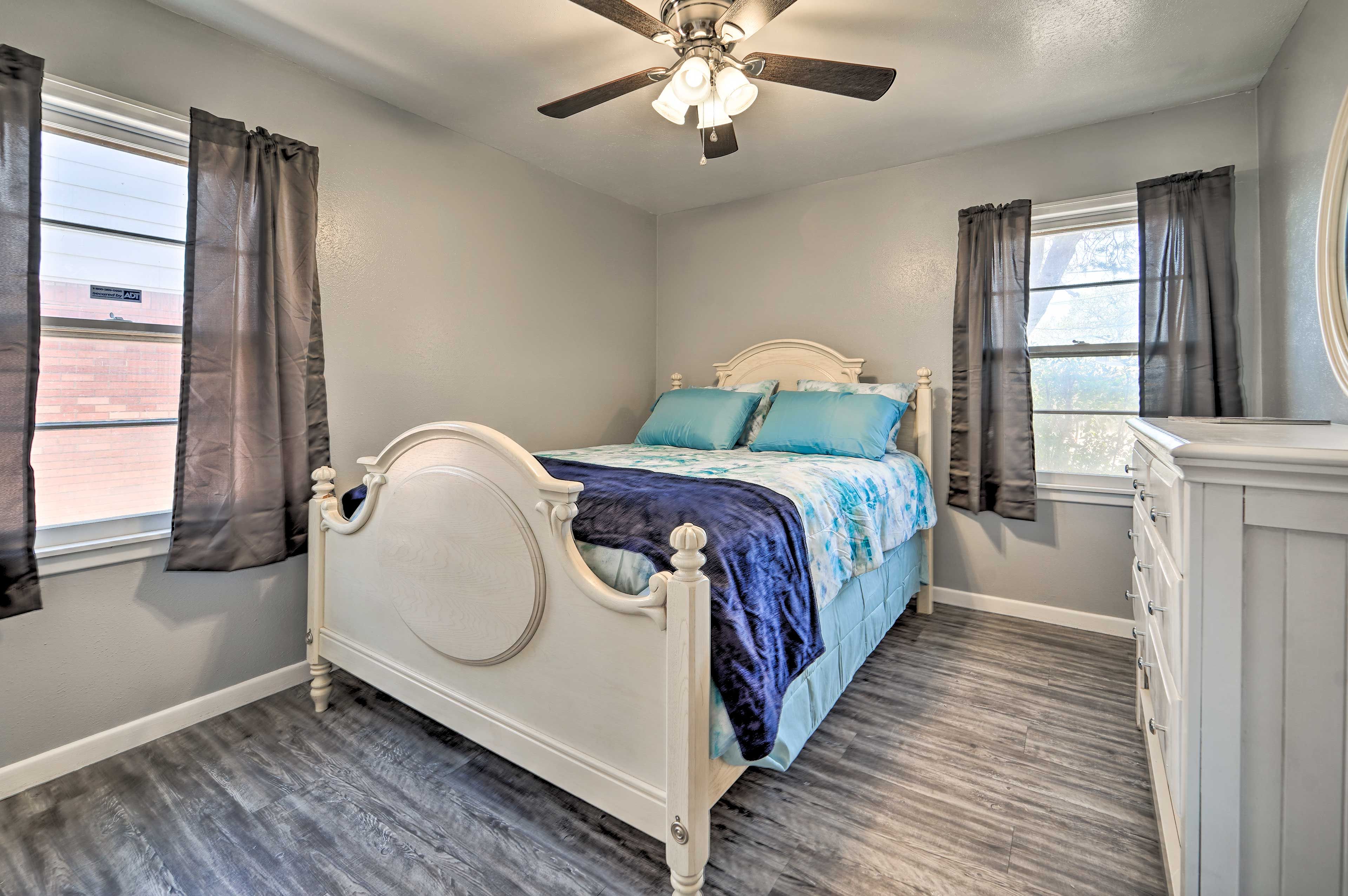 Bedroom 2 | Queen Bed