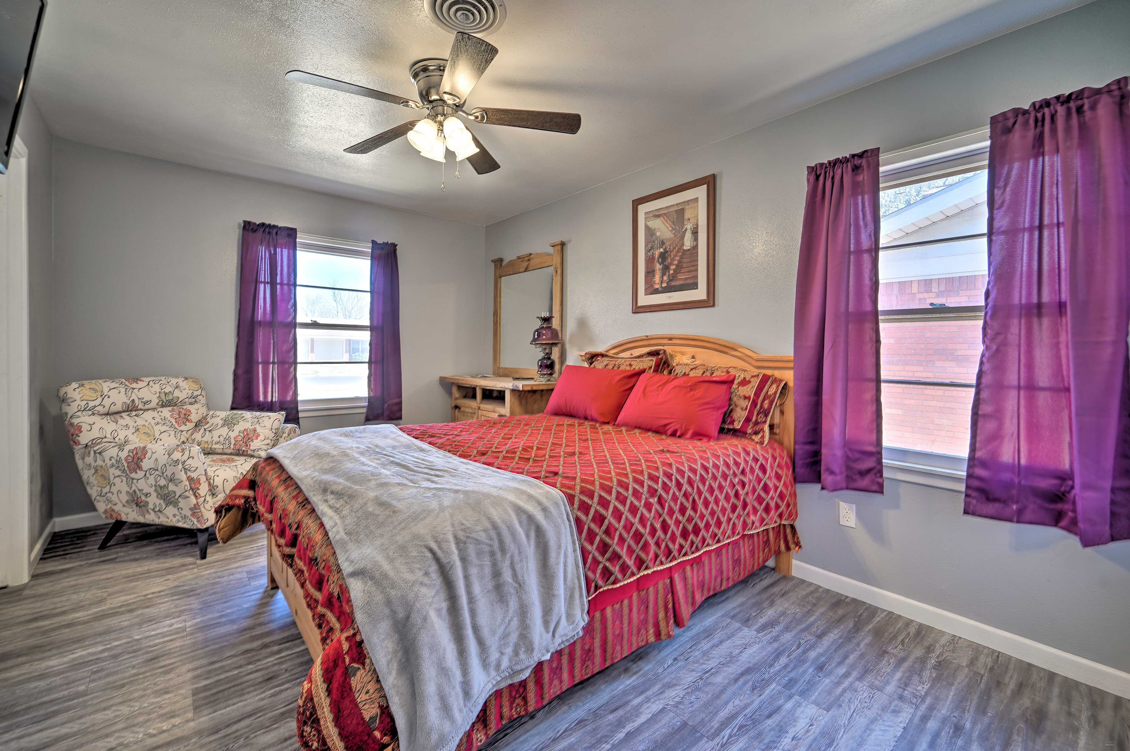 Bedroom 1 | Queen Bed | 1st Floor | No Additional Steps to Access