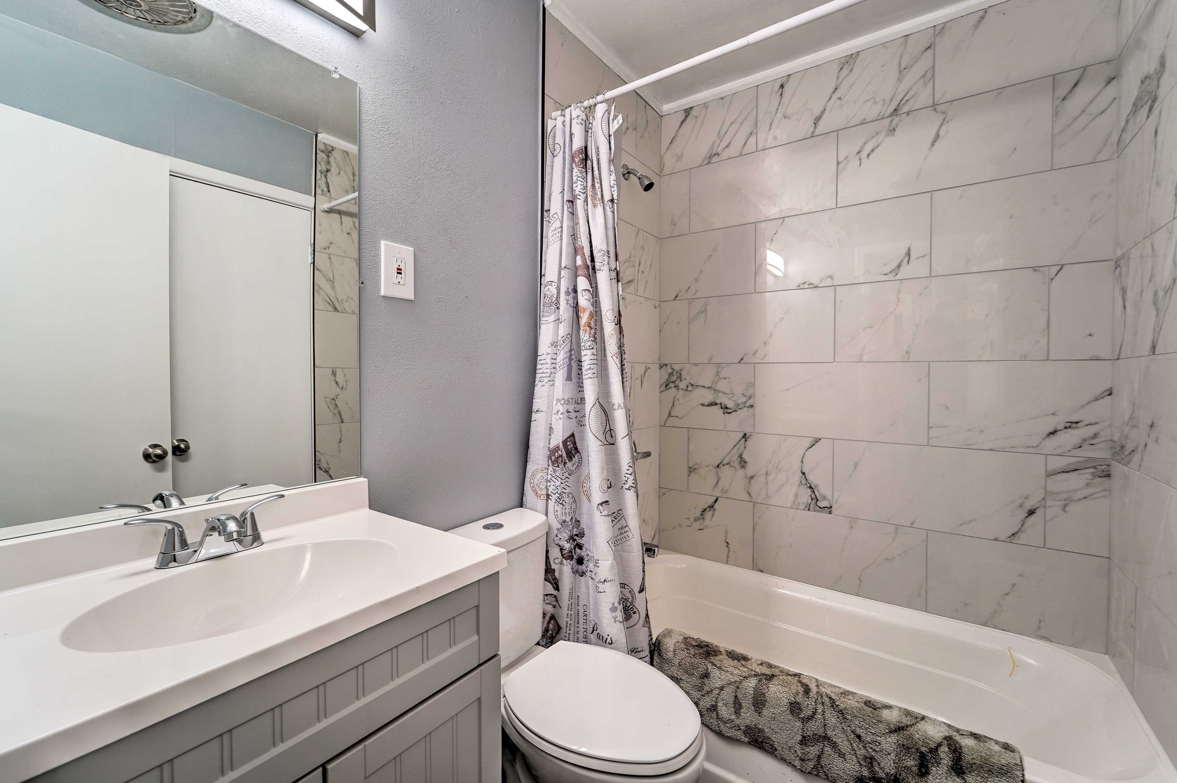 En-Suite Bathroom | Towels Provided