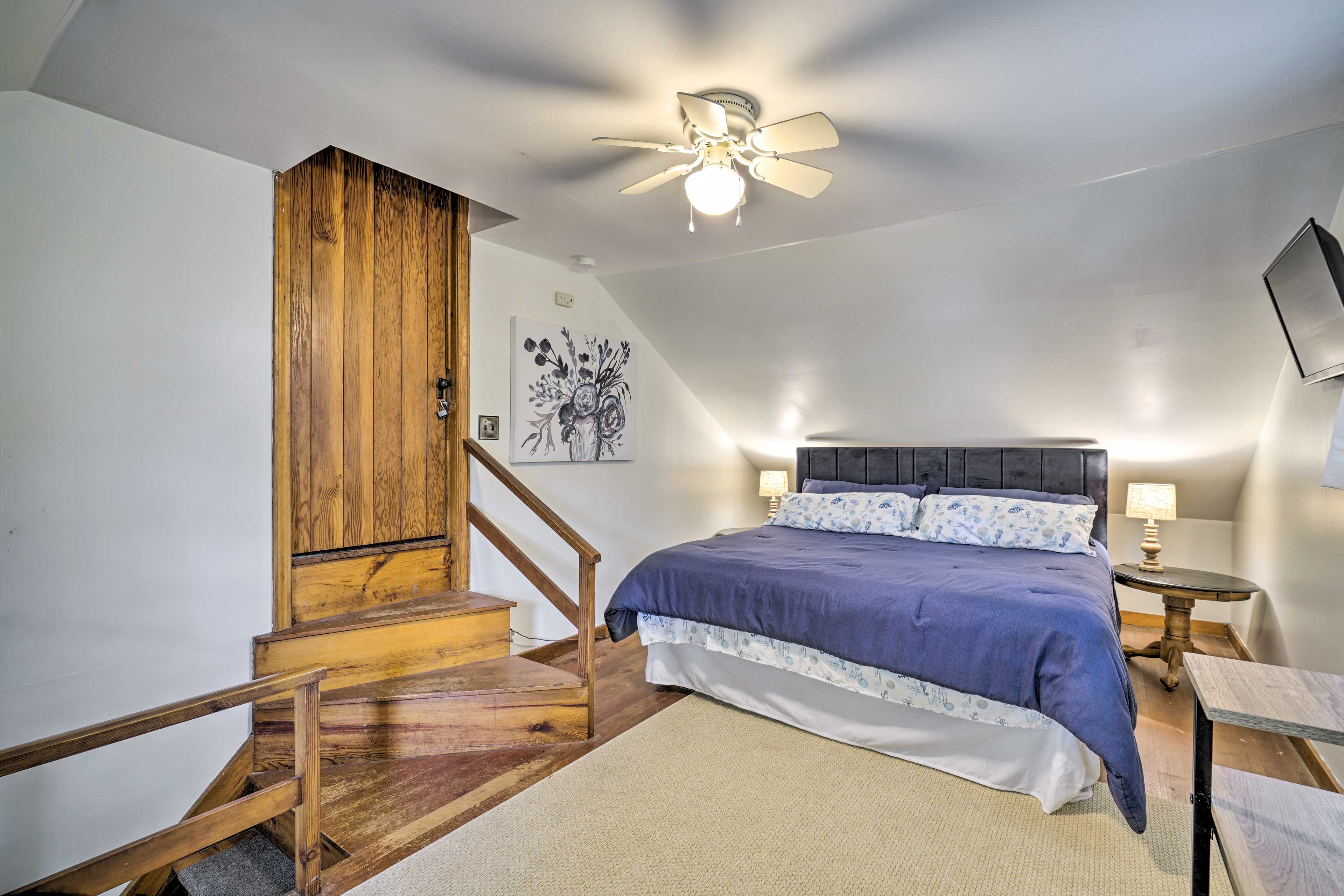 Bedroom 1 | King Bed | Smart TV