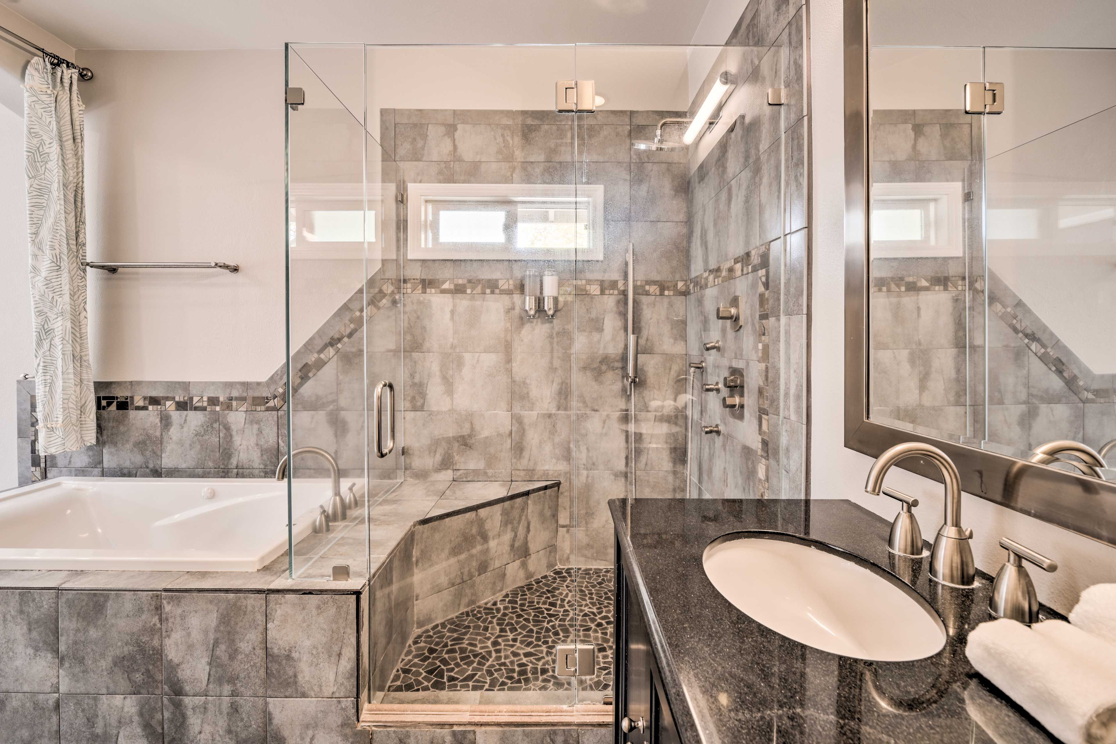 Full En-Suite Bathroom