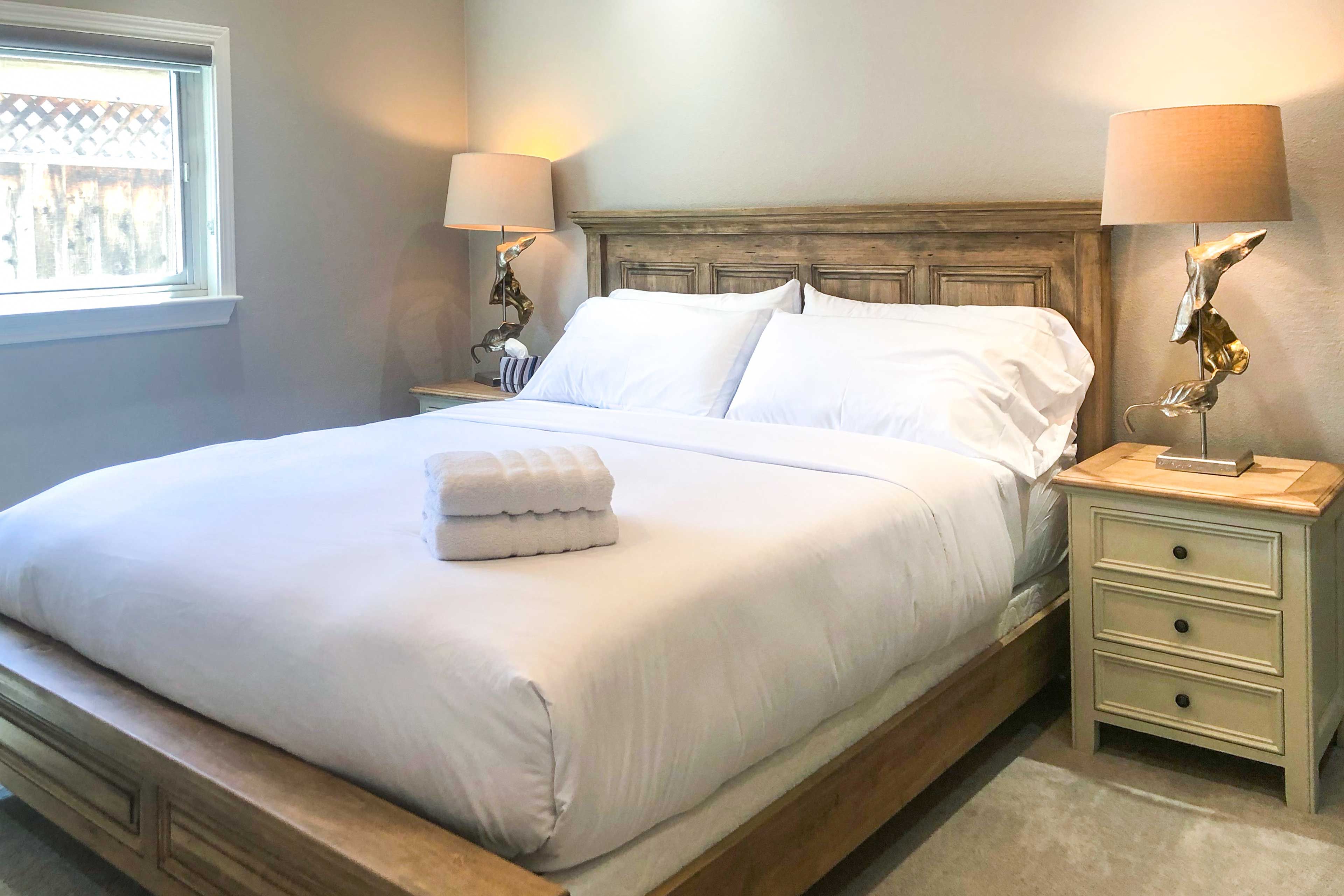 Bedroom 1 | King Bed