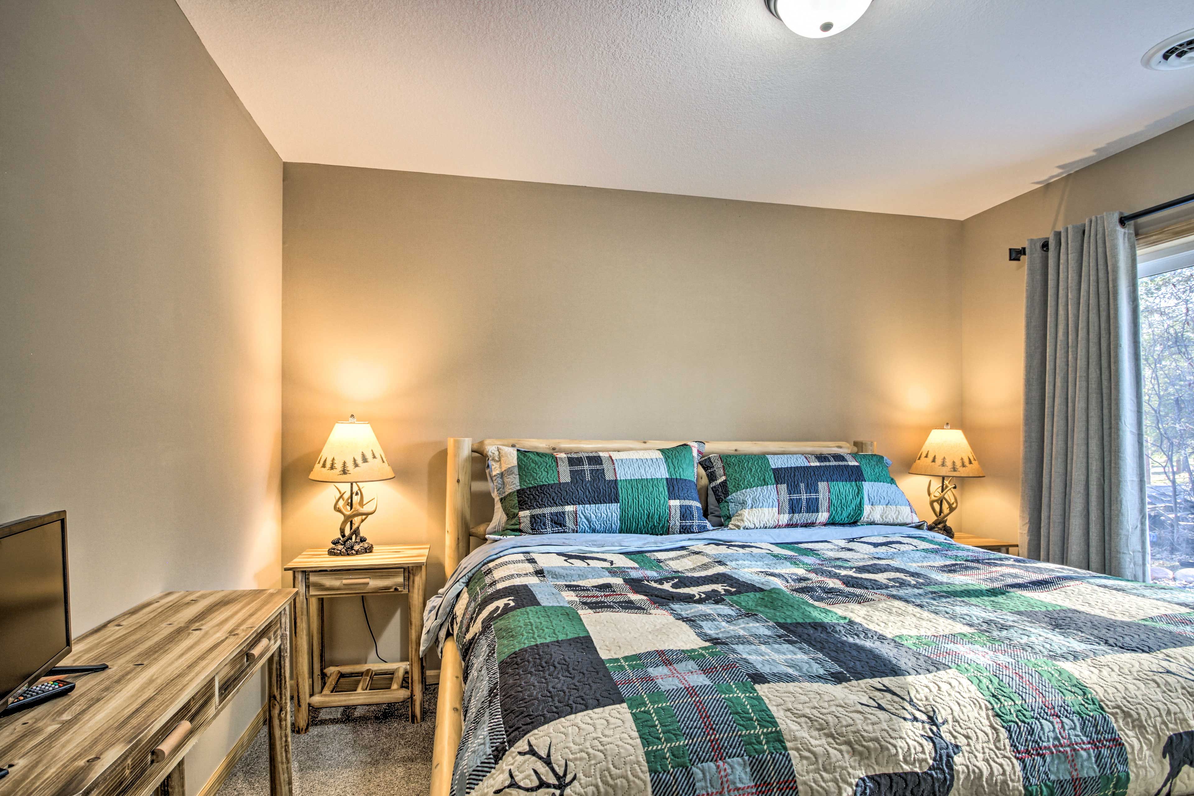 Bedroom 1 | King Bed