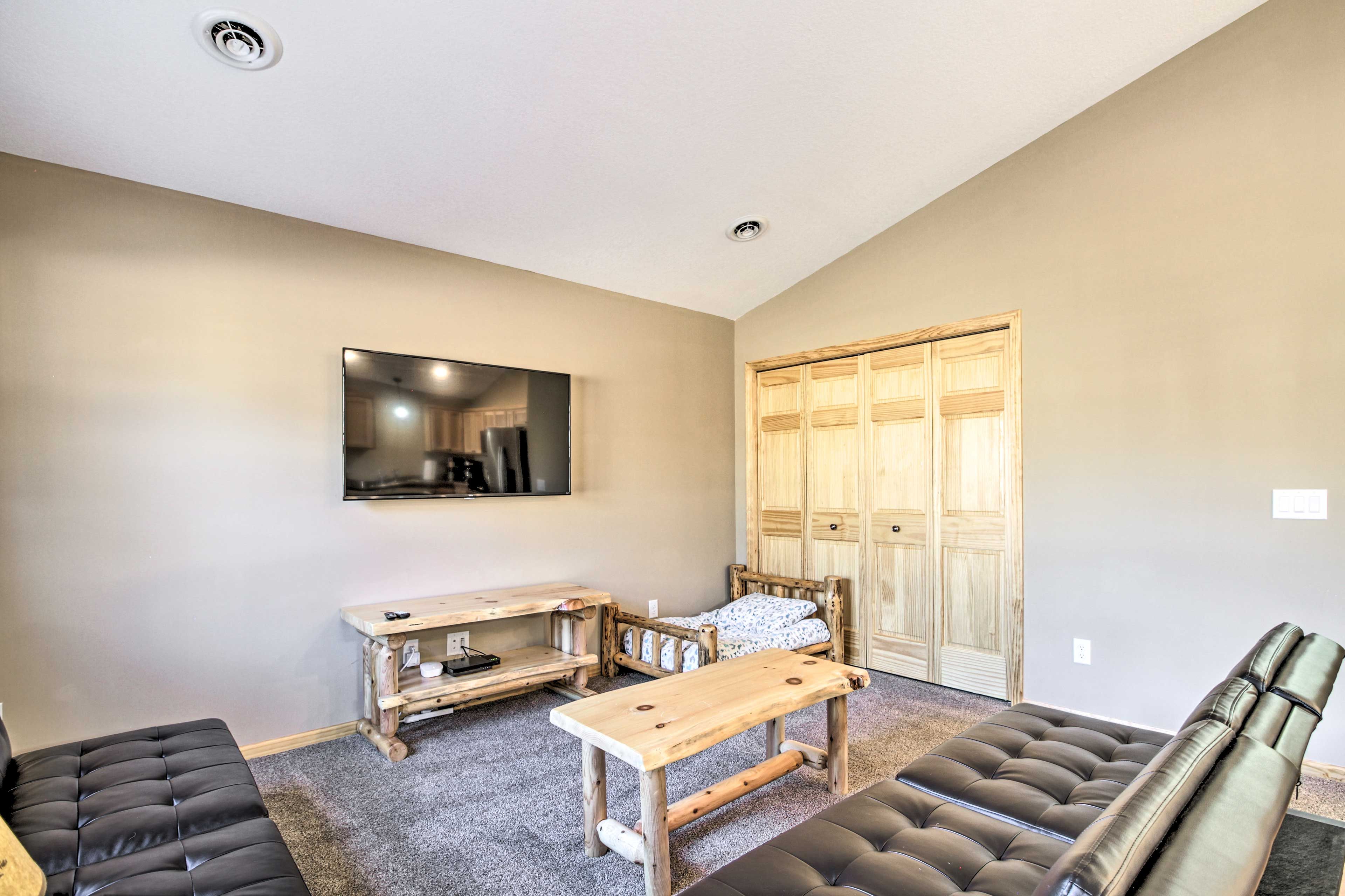 Living Room | Free WiFi | Smart TV