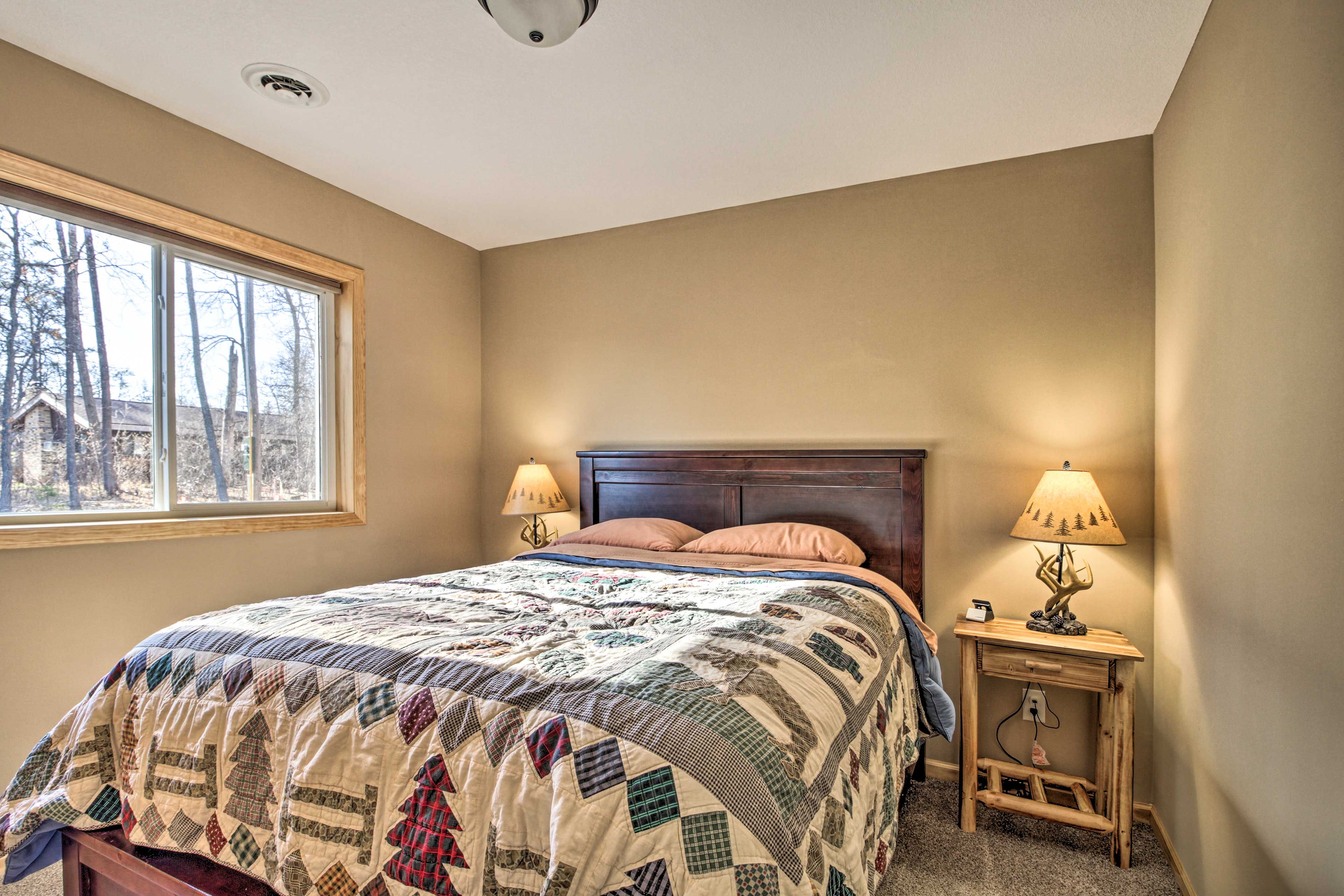 Bedroom 2 | Queen Bed