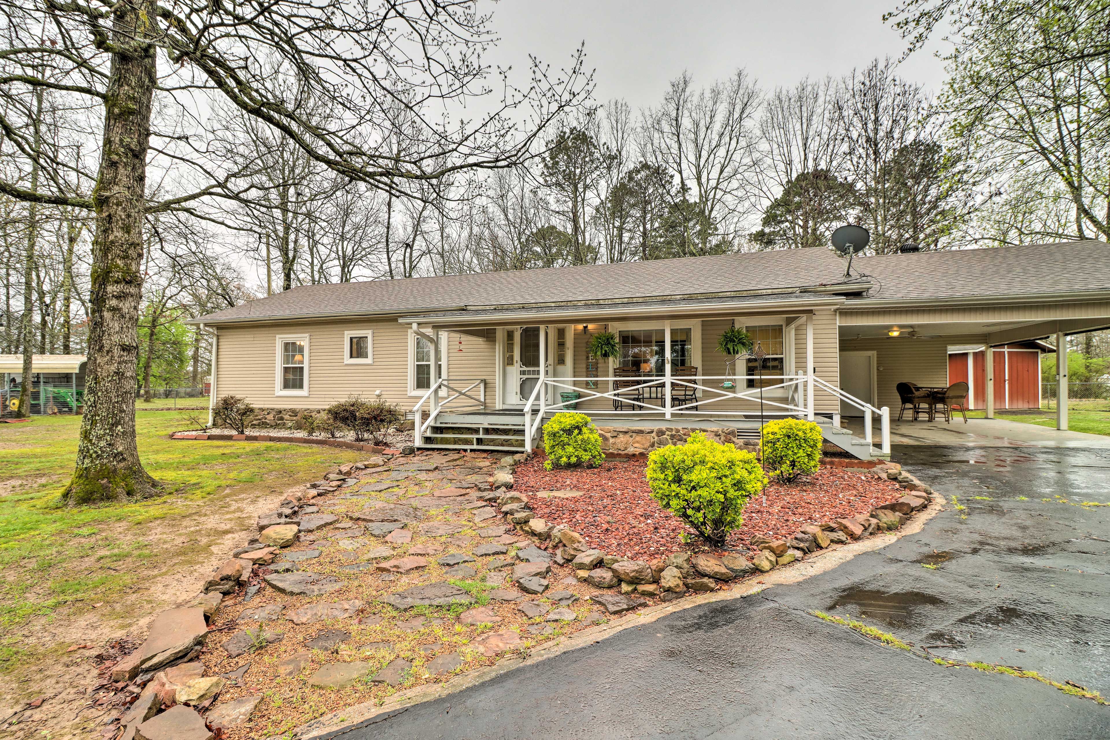 Higden Vacation Rental | 3BR | 2BA | 1,500 Sq Ft | Steps Required to Enter