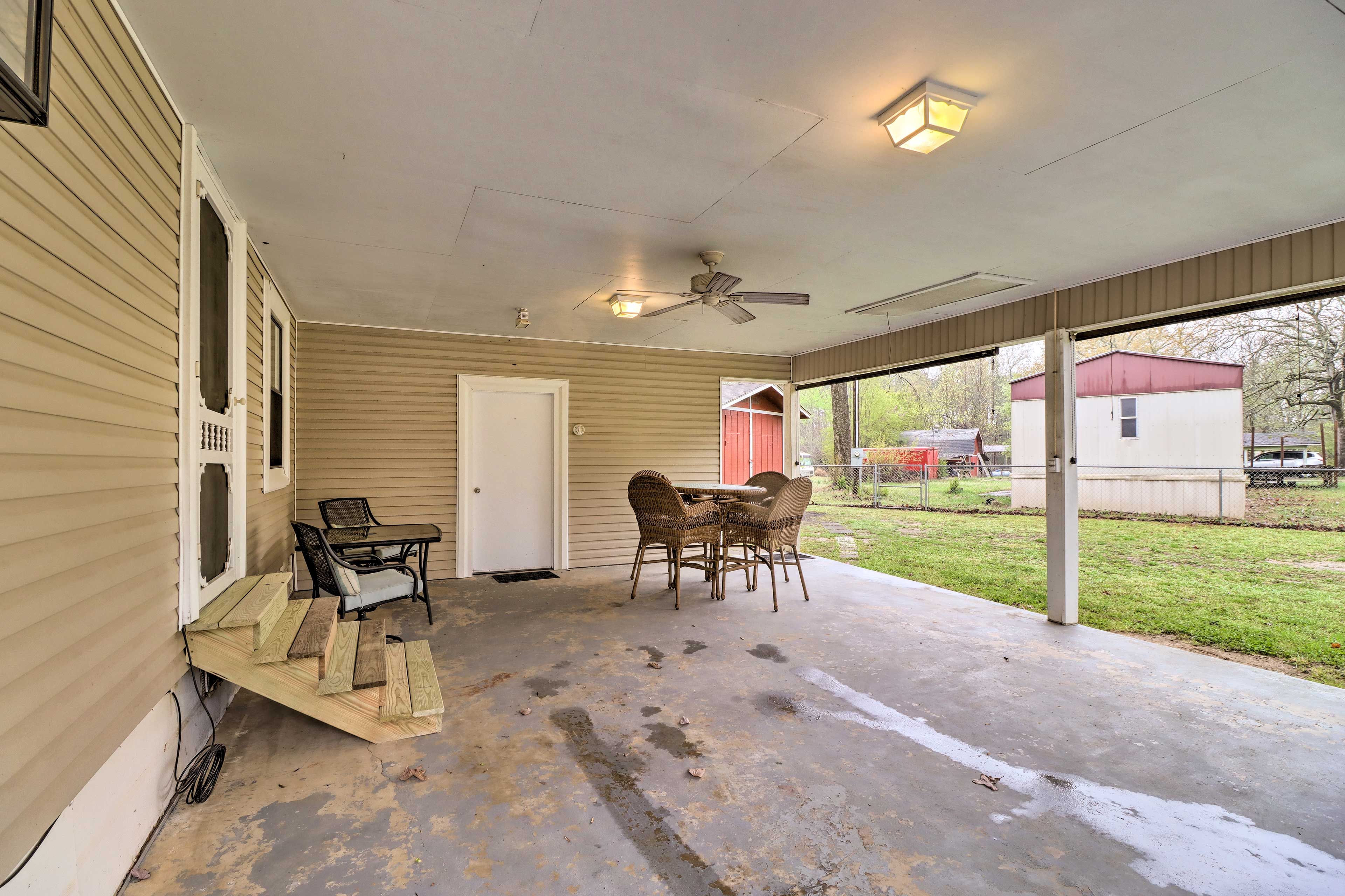 Home Exterior | Outdoor Dining Area